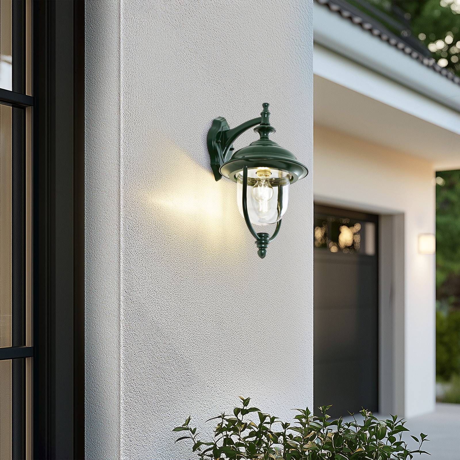 Lindby Außenwandleuchte Clint, grün, down, IP44 günstig online kaufen