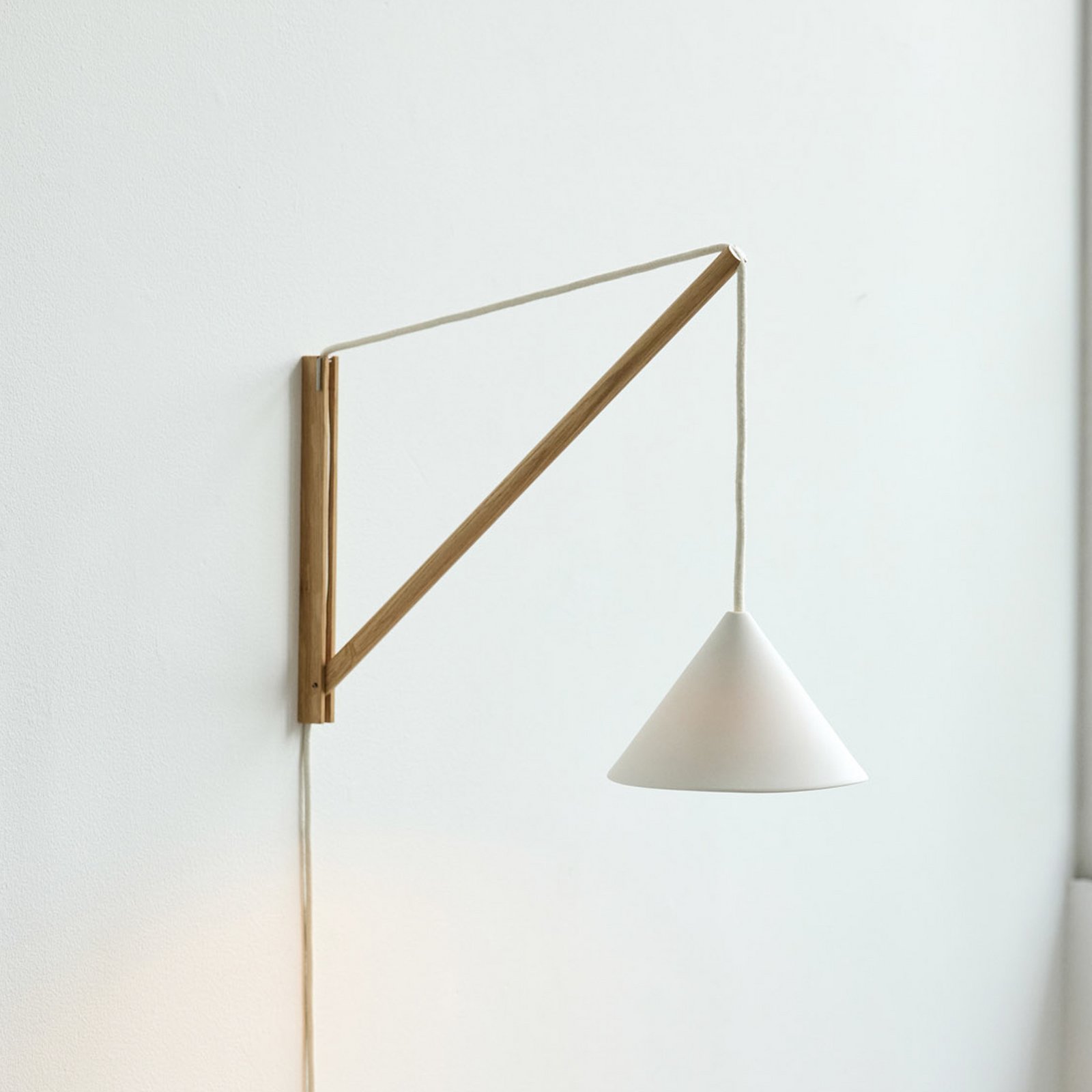 Wandlamp eikenhout/wit stekker verstelbaar G9 - Moebe