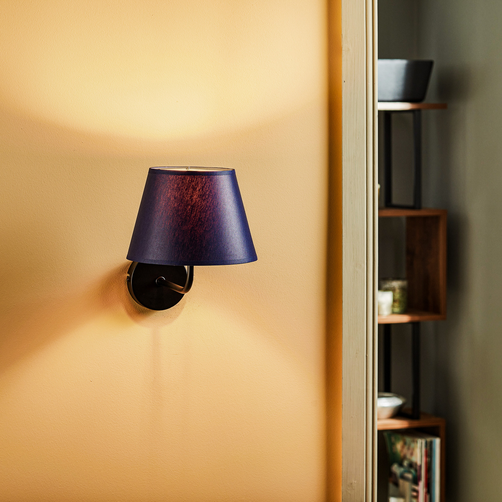 Soho wall light, conical, blue/gold