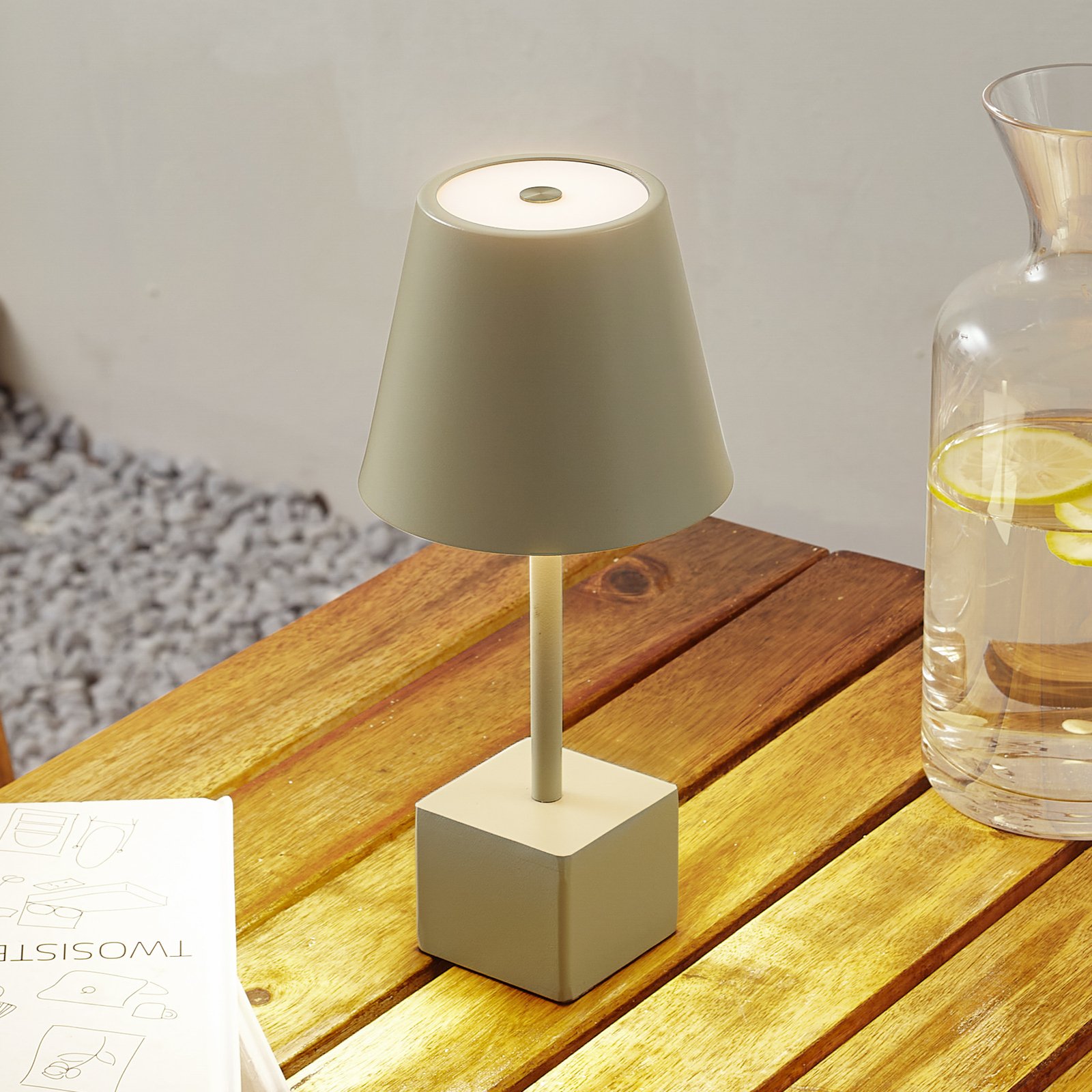 Lindby LED uppladdningsbar bordslampa Janea, kub, grön, metall