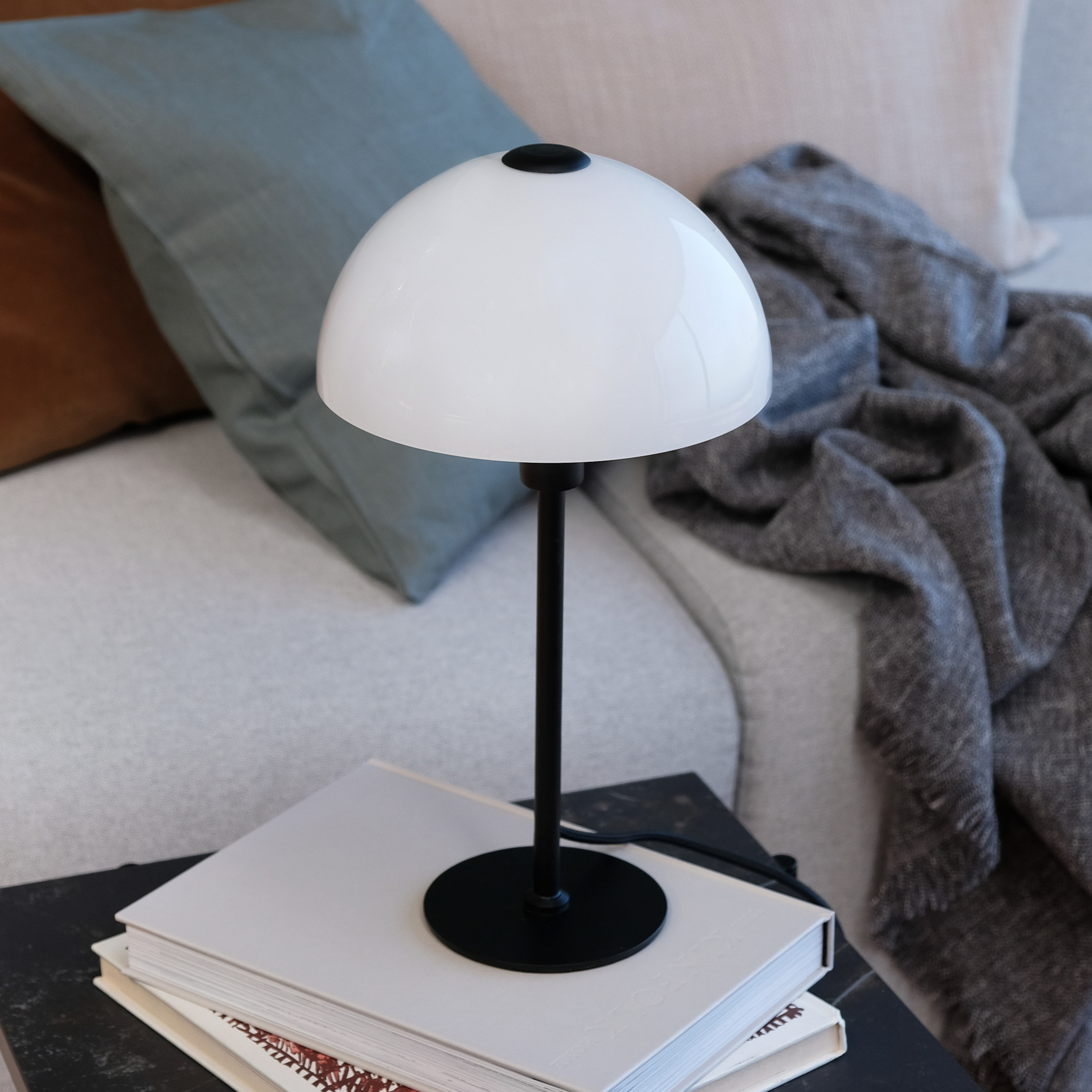 Dyberg Larsen Jazz lampe à poser, opale/noire