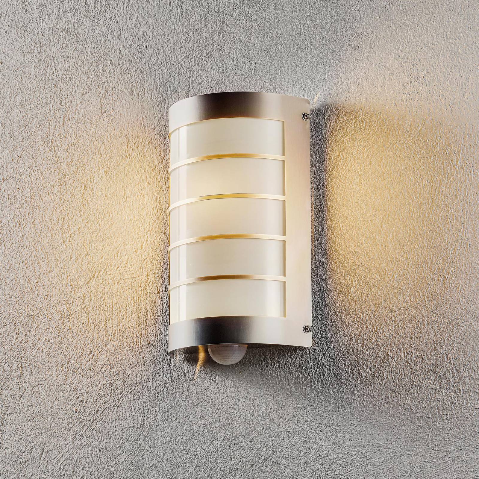 Moderne Marco 1 utendørs vegglampe med sensor