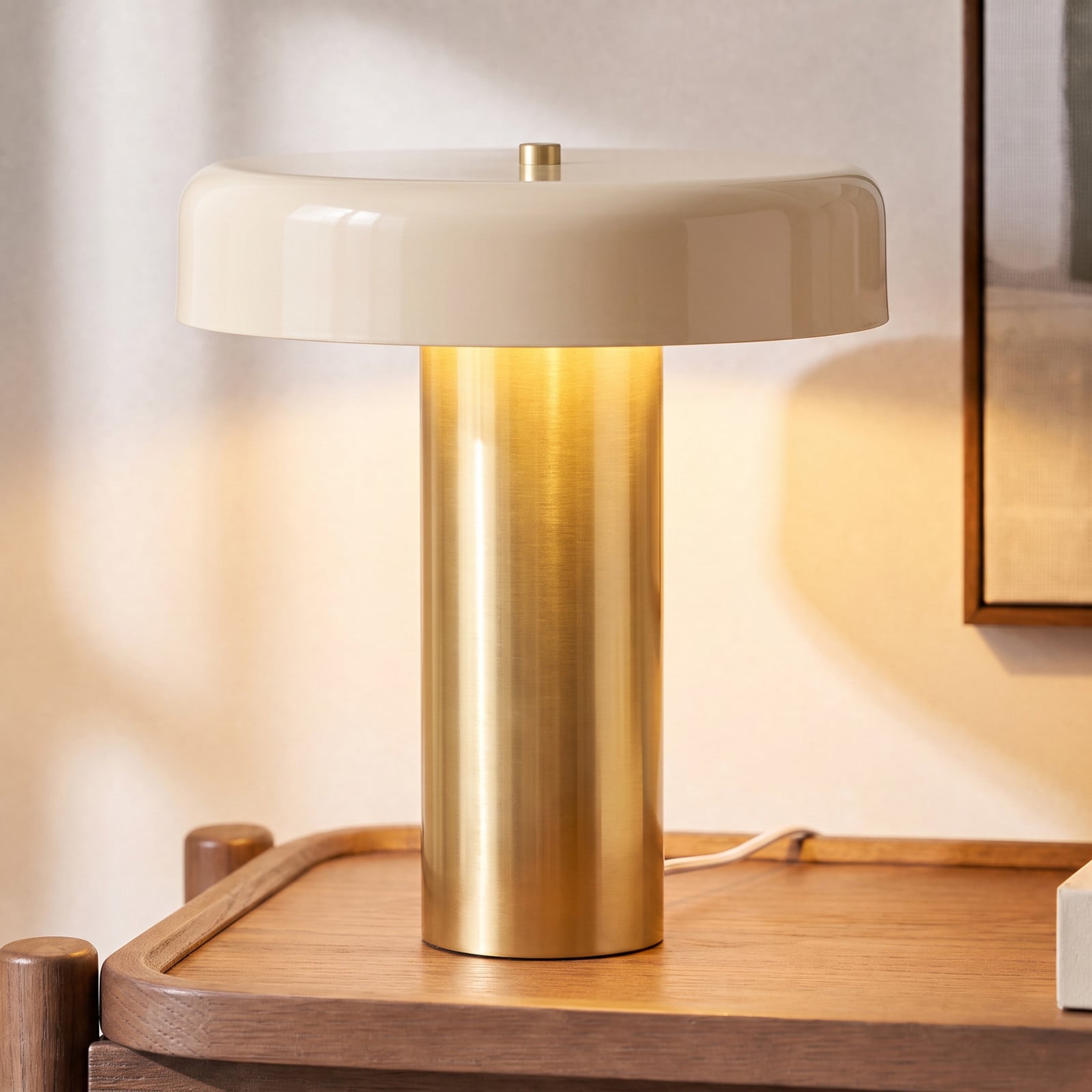 Bordslampa, 33 cm, mässing/beige, 2 x E14, metall – Nola Dionne - Vardagsrum - Modern - Svamp