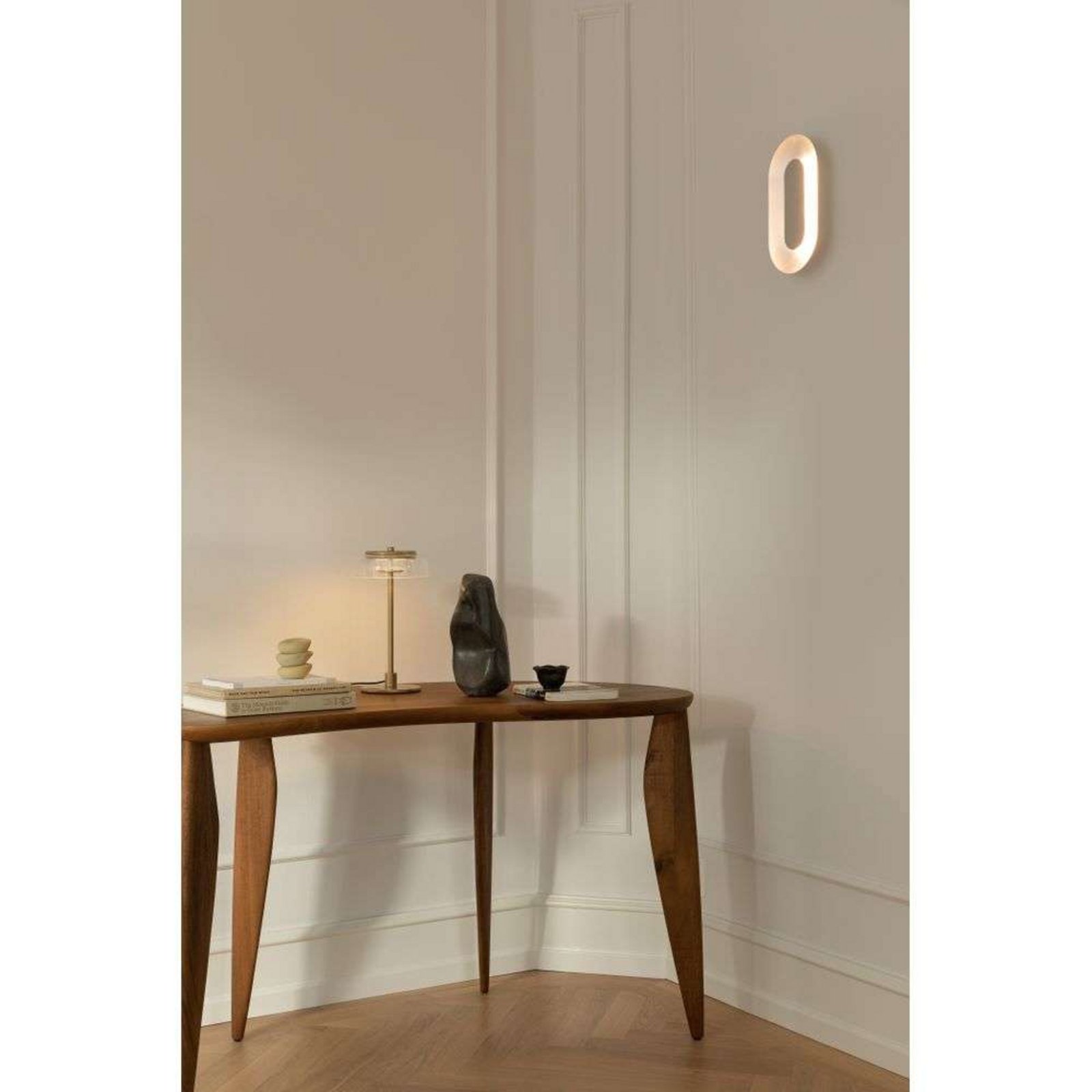 Nuura LED-seinävalaisin Sasi, korkeus 29 cm, messinkivärinen, metalli
