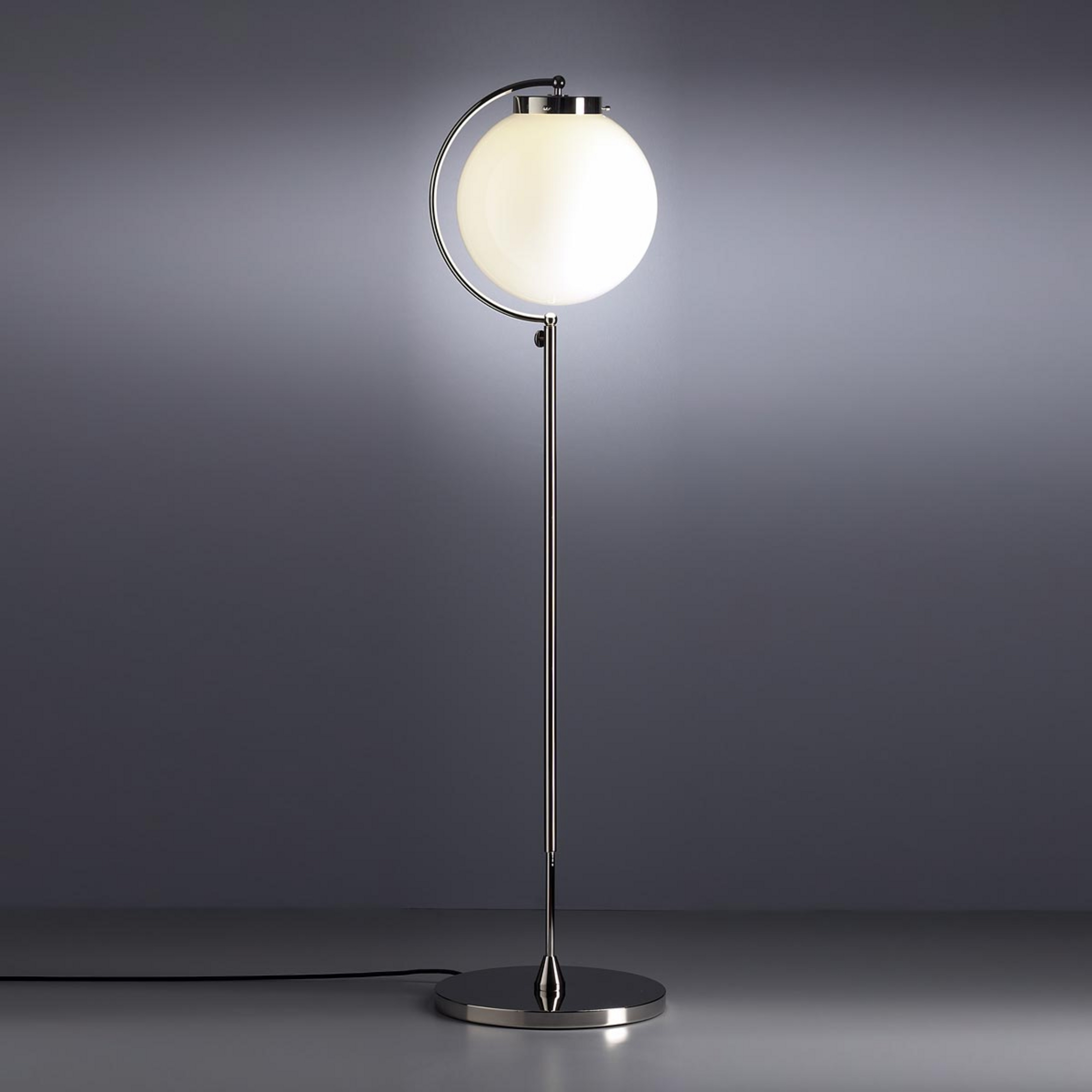 Lampa stojąca Richarda Döckera w stylu Bauhaus