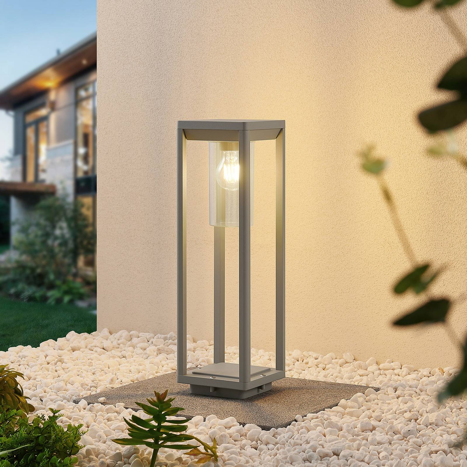 Lindby Estami lampa cokołowa 50 cm srebrnoszara