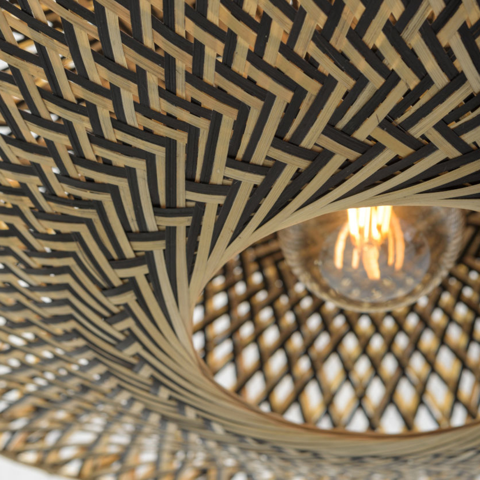 Závěsná lampa GOOD & MOJO Bali z bambusu, Ø 87 cm