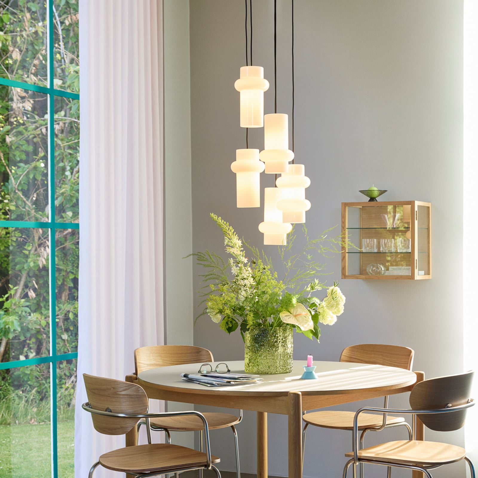 Pilule Up hanging light, matt white, Ø 15 cm, glass