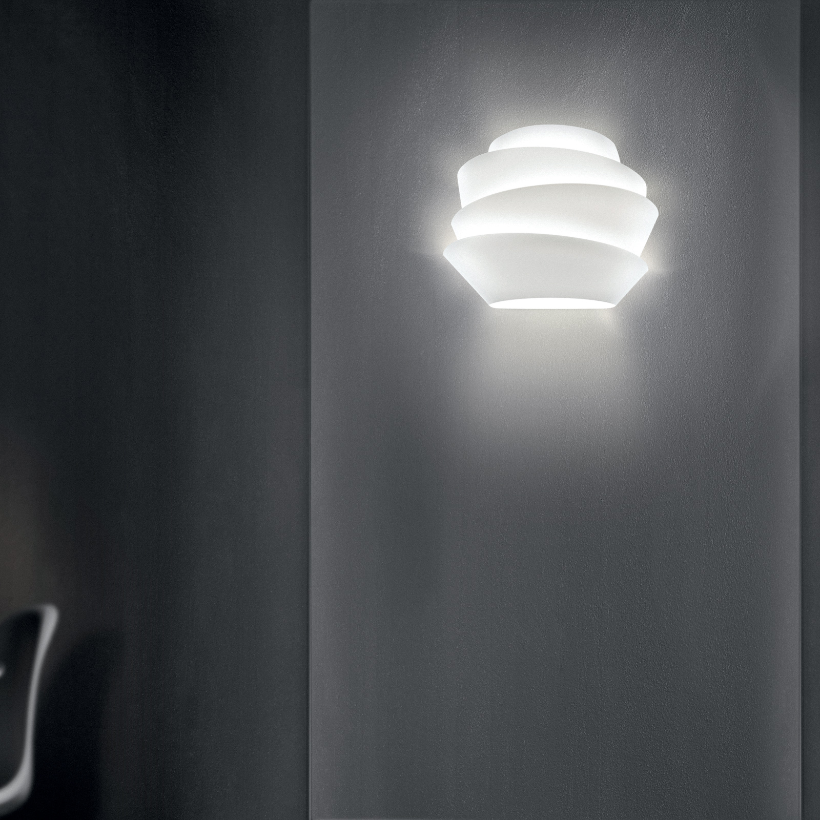 FOSCARINI Foscarini Le Soleil wall light white, dimmable, for Living / Dining Room, injection-moulded and painted polycarbonate, painted metal, G24q, 26 W, energy efficiency: A, W: 37 cm, H: 29 cm