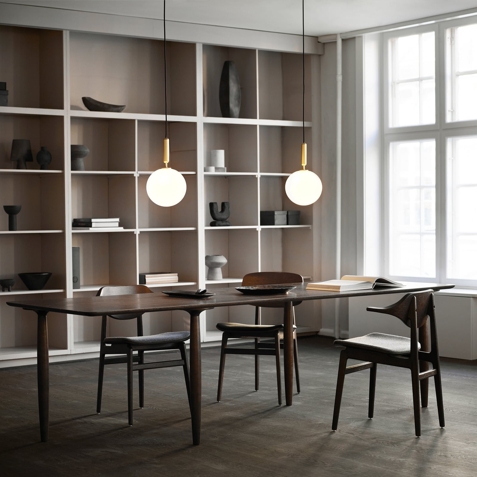 Miira 1 Pendelleuchte Large Brass/Opal White - Nuura