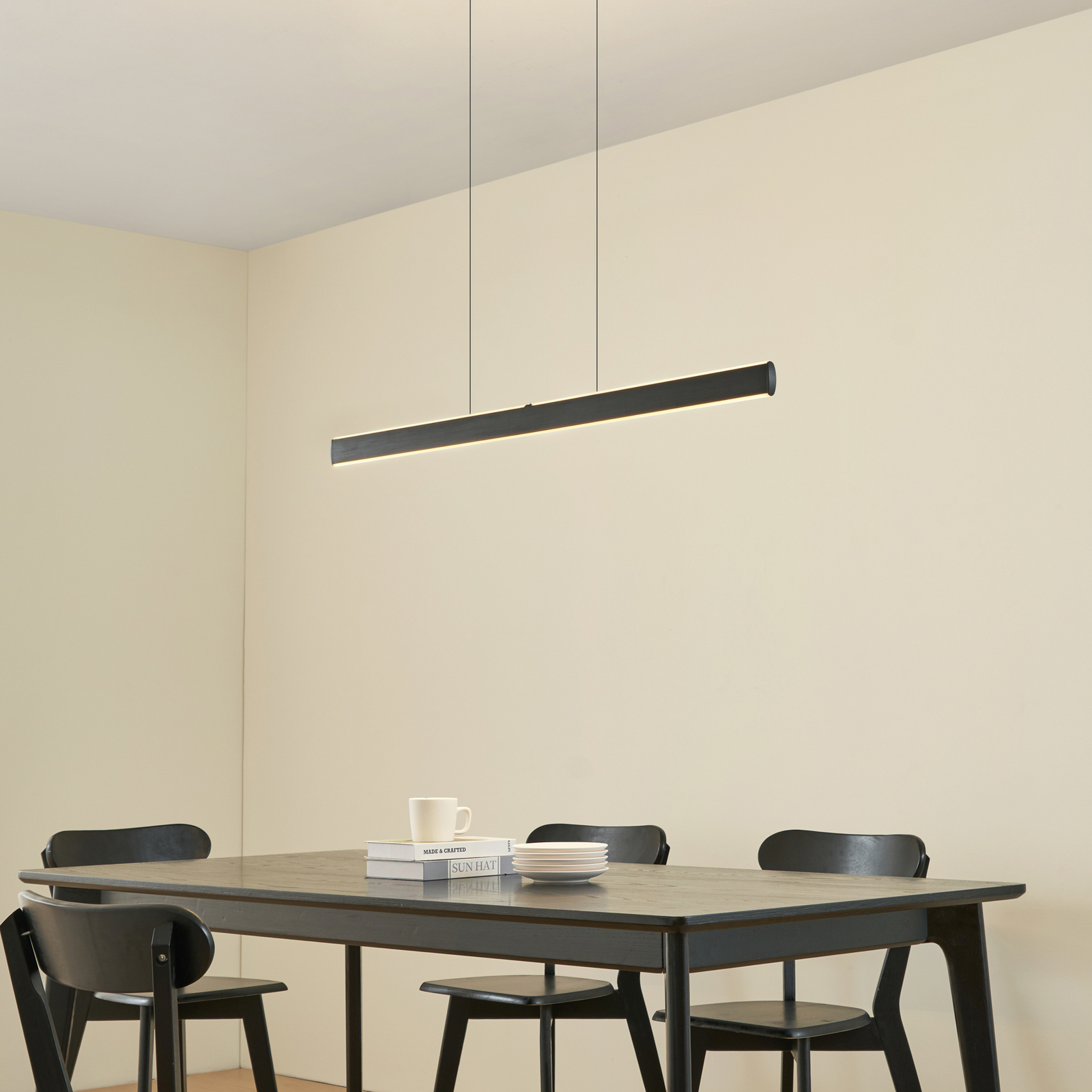 Lucande LED-hänglampa Arvon, svart, 116 cm, dimbar, CCT