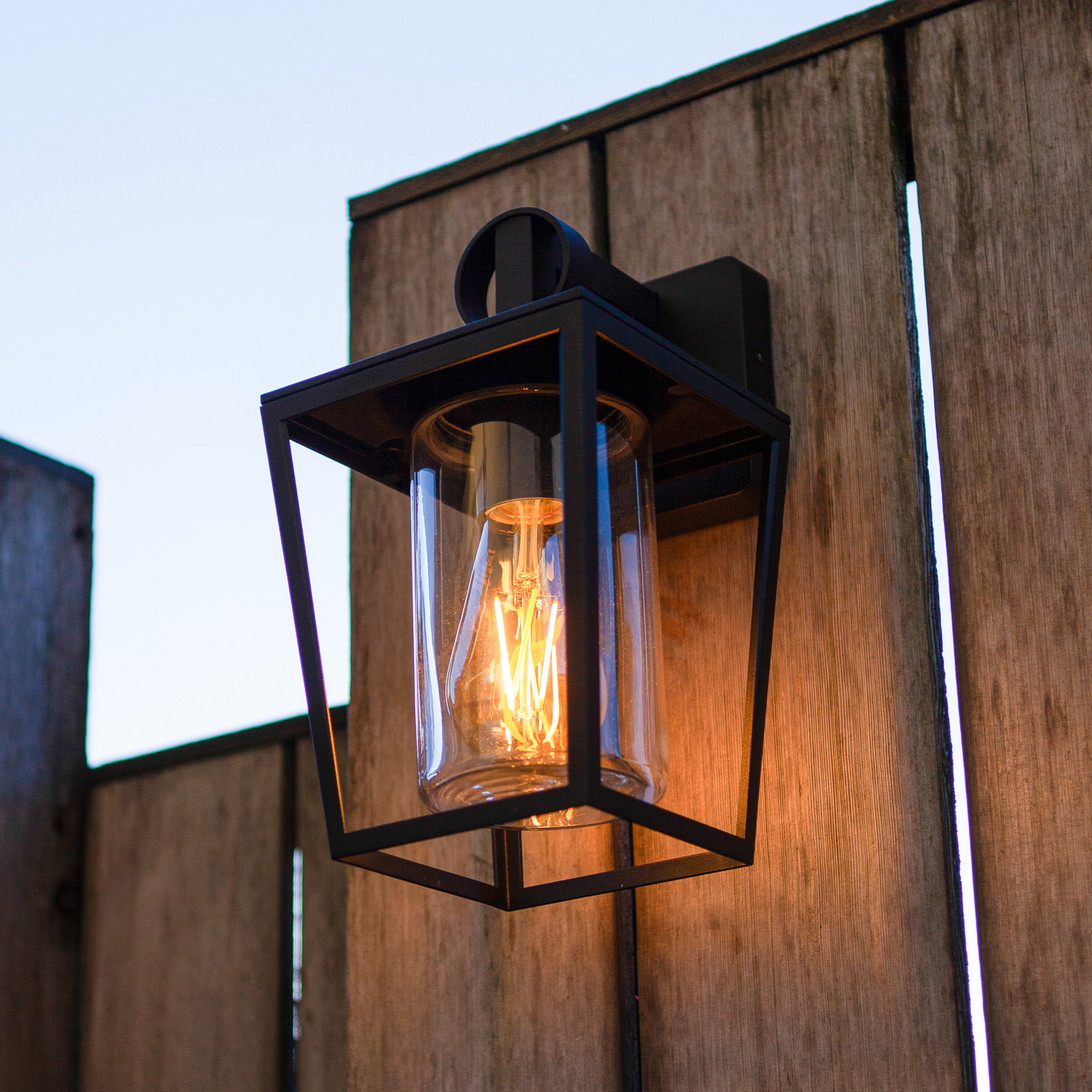 WEST-ulkoseinävalaisin, musta, korkeus 29 cm, metallia, IP44, E27