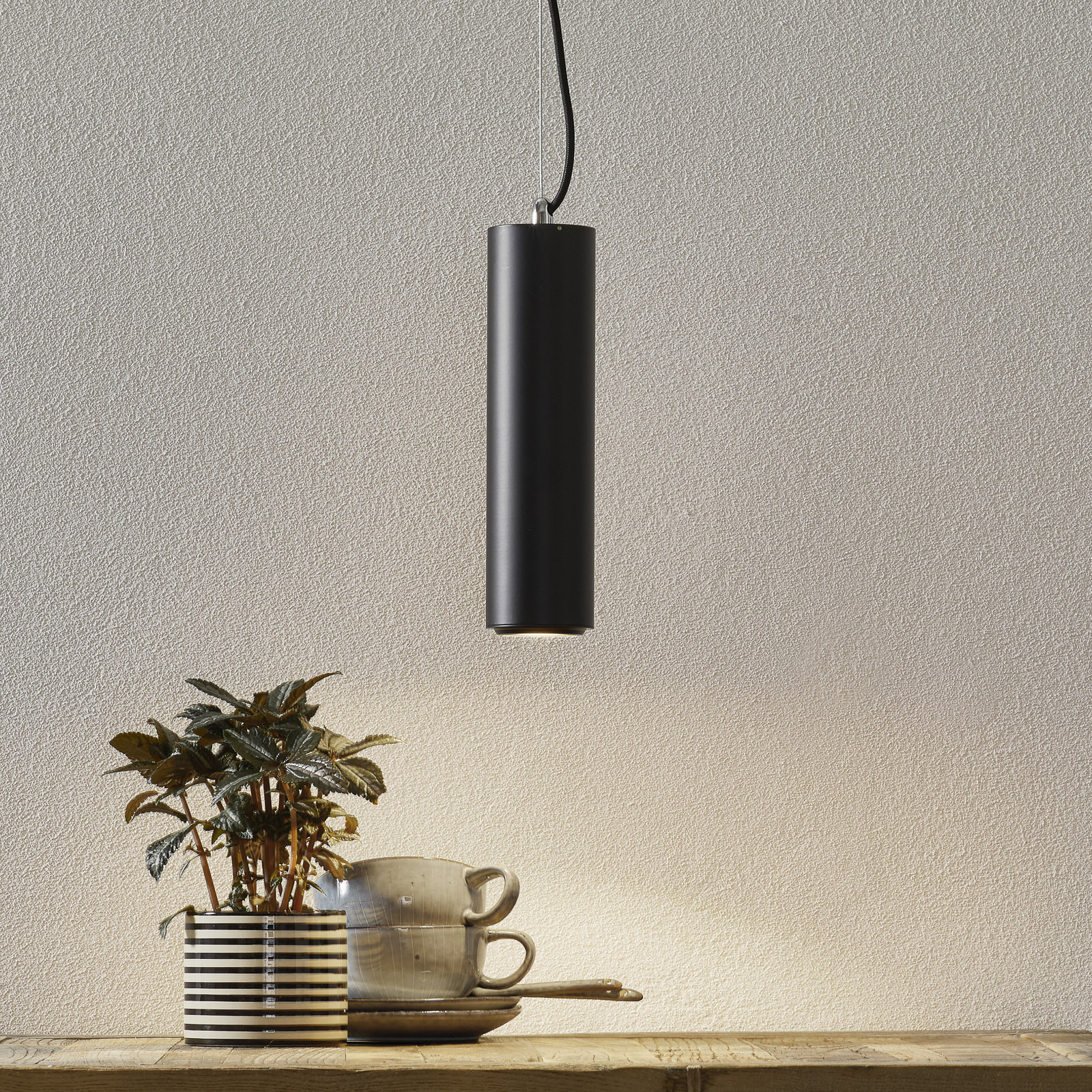 Studio - schlanke LED-Pendellampe in Zylinderform