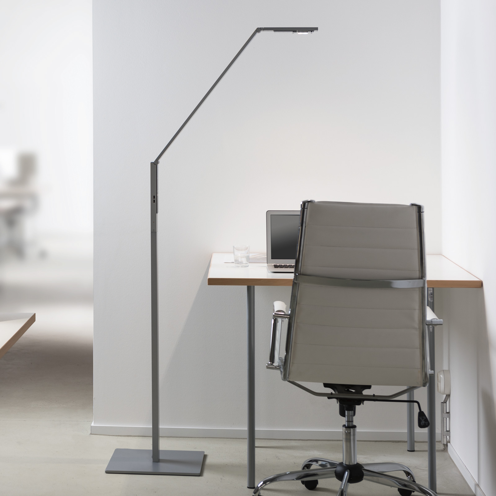 Luctra Floor Linear LED floor lamp aluminium, for Workroom / Office, aluminium, zinc, steel, glass, plastic, 10.5 W, energy efficiency: A+, L: 70 cm, W: 38 cm, H: 190 cm