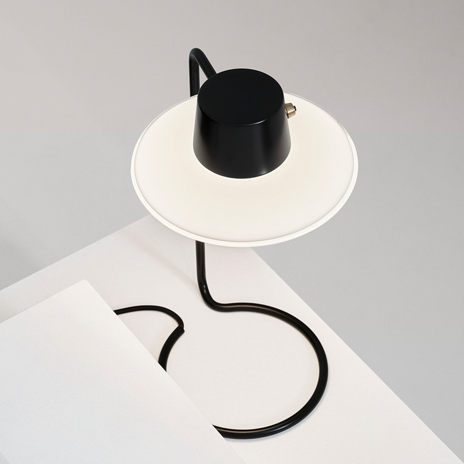 Louis Poulsen AJ Oxford table lampshade opal 28 cm