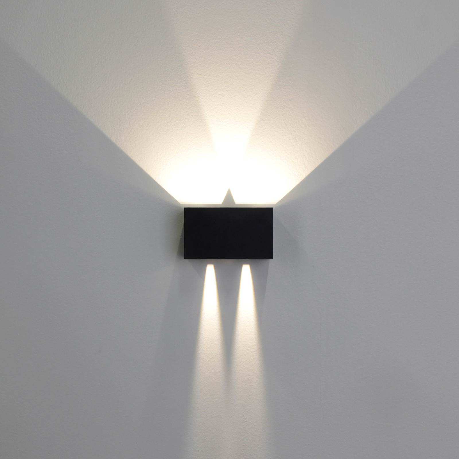 Zunanja stenska svetilka LED Dakar, antracit, širina 17,3 cm, aluminij