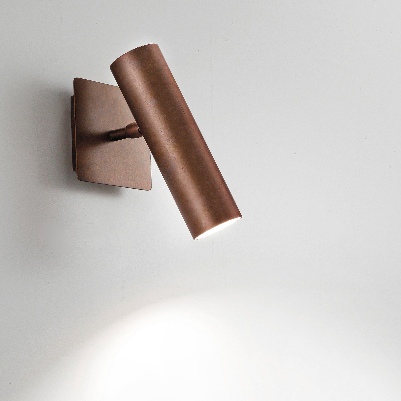 Vegglampe 7540, brunert tre, justerbar, GU10