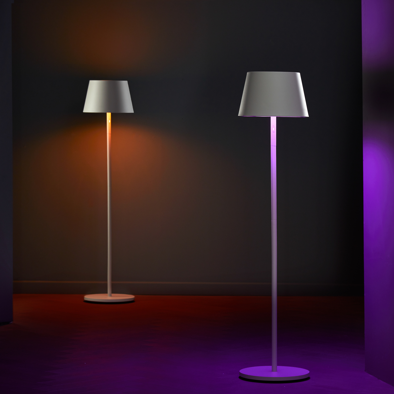 LOOM DESIGN LED-uppladdningsbar golvlampa Modi, CCT, RGB, vit