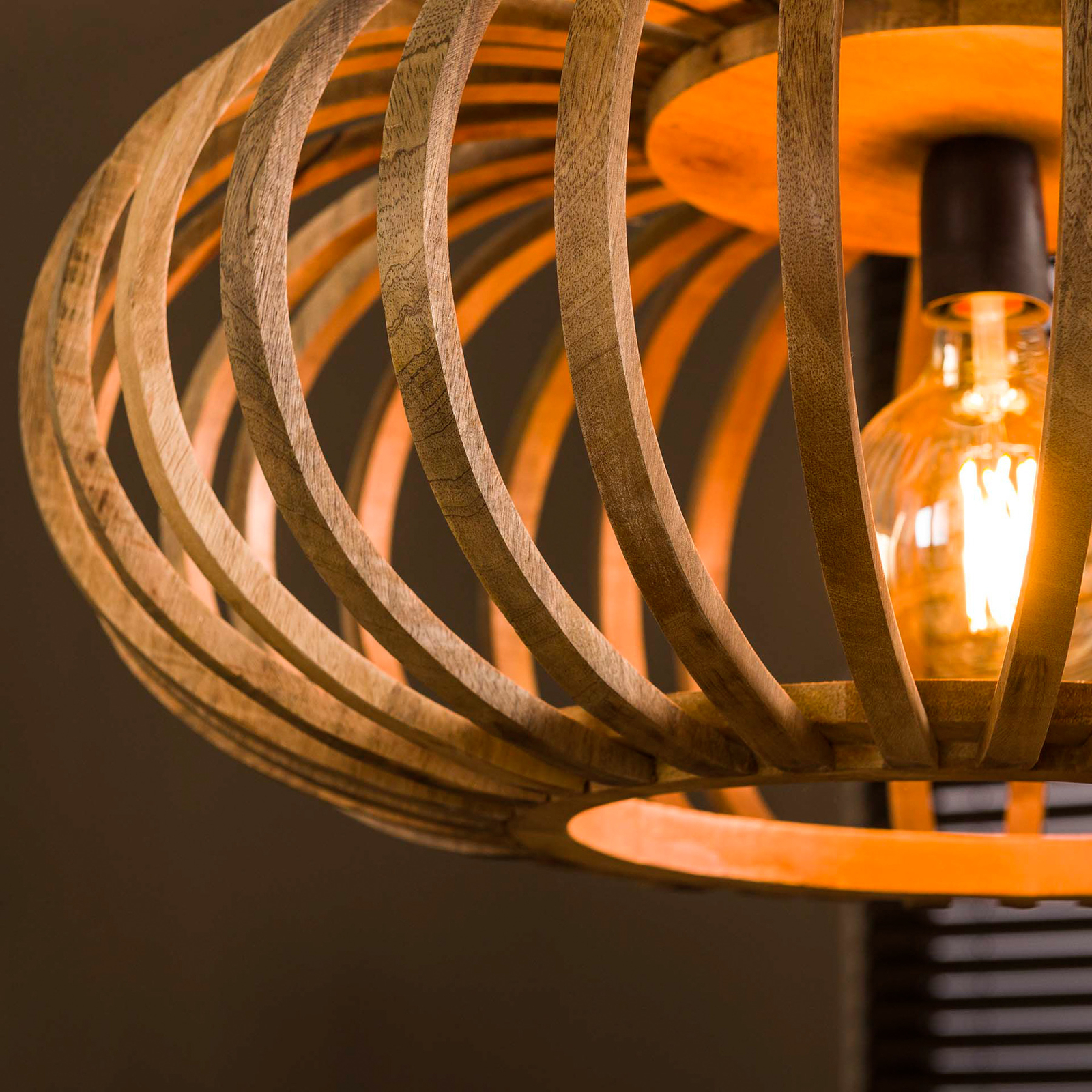 Viseća lampa Lupina od drveta manga, jedna žarulja