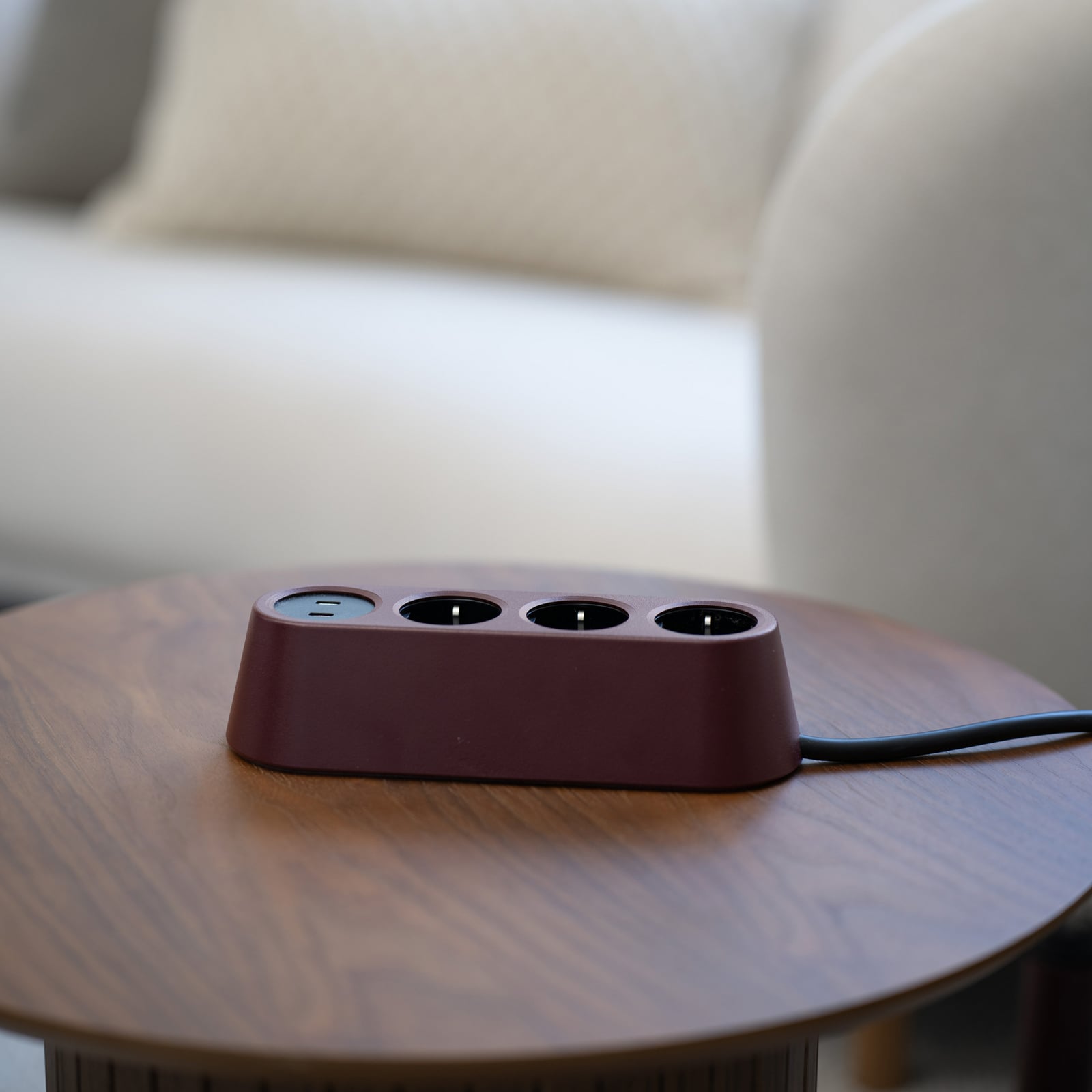Prise NOMAD BLOCK rouge foncé 3TypeF+USB - Forming Function Prise NOMAD BLOCK rouge foncé 3TypeF+USB - Forming Function