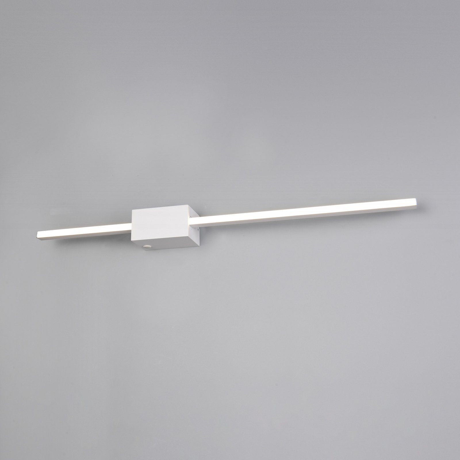 LED wandlamp Cassino, mat wit, breedte 70 cm, metaal