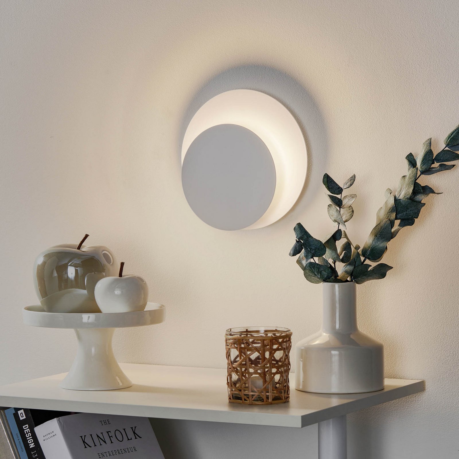 Circle wall light in a round shape, white