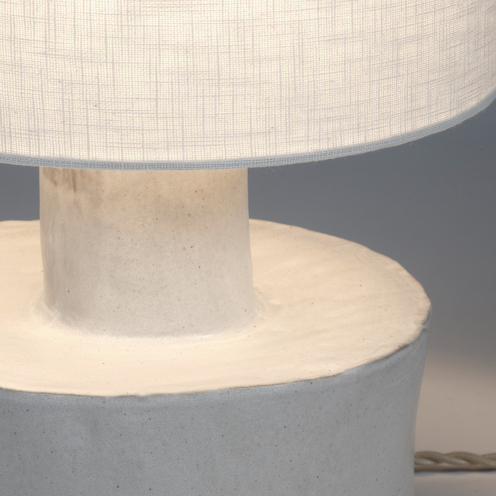 WHITE-MAT-WHITE CATHERINE bordlampe, stentøj, tekstil, 47 cm, E27 – Serax
