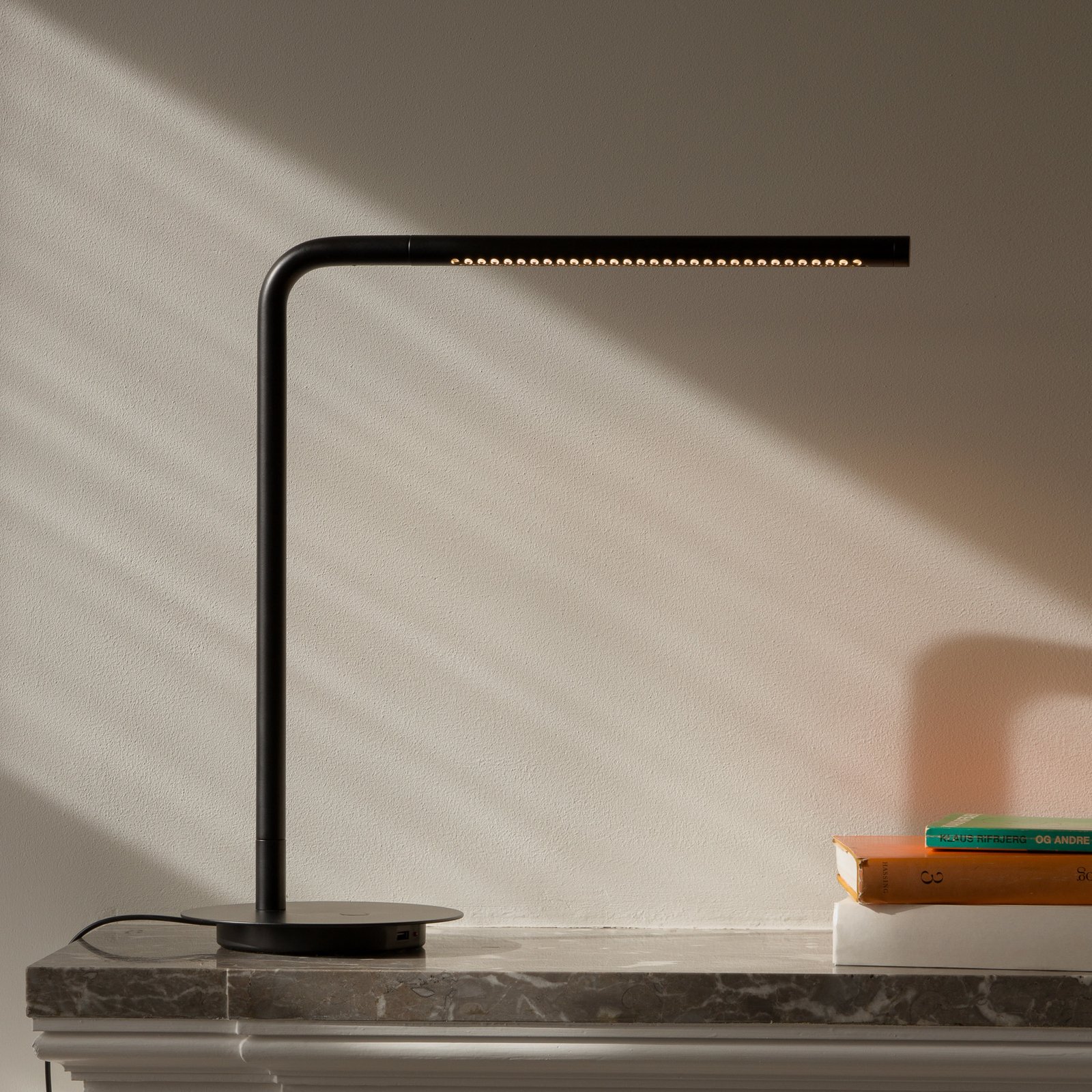 Omni Tischleuchte Black - UMAGE
