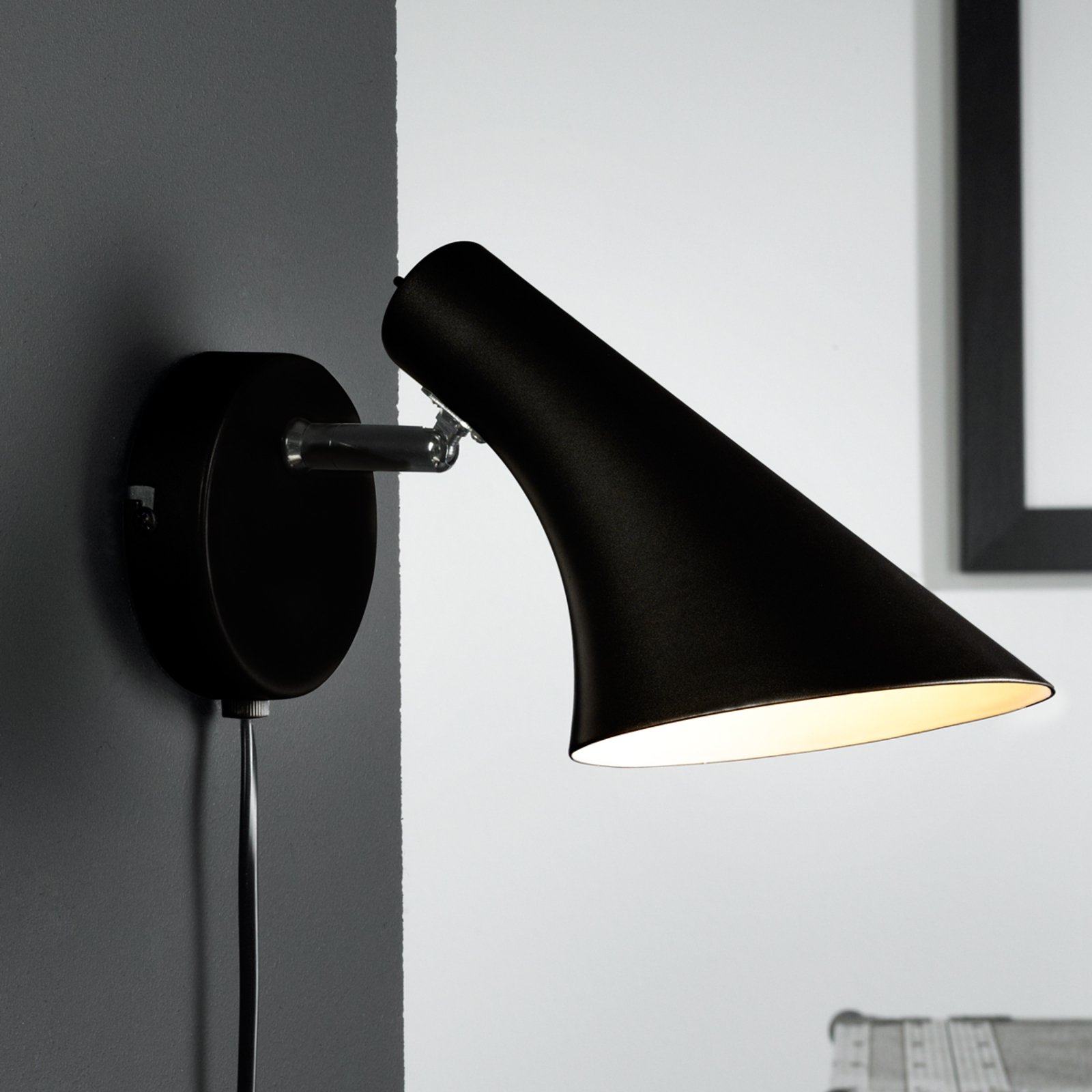 Vanilla wall lamp, switch, plug-in cable, black