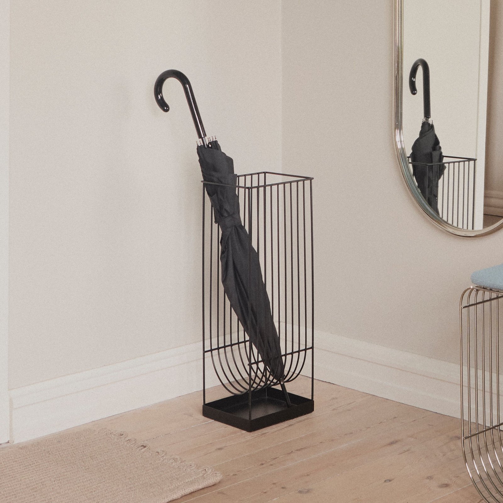 Curva Umbrella Stand Schwarz - AYTM