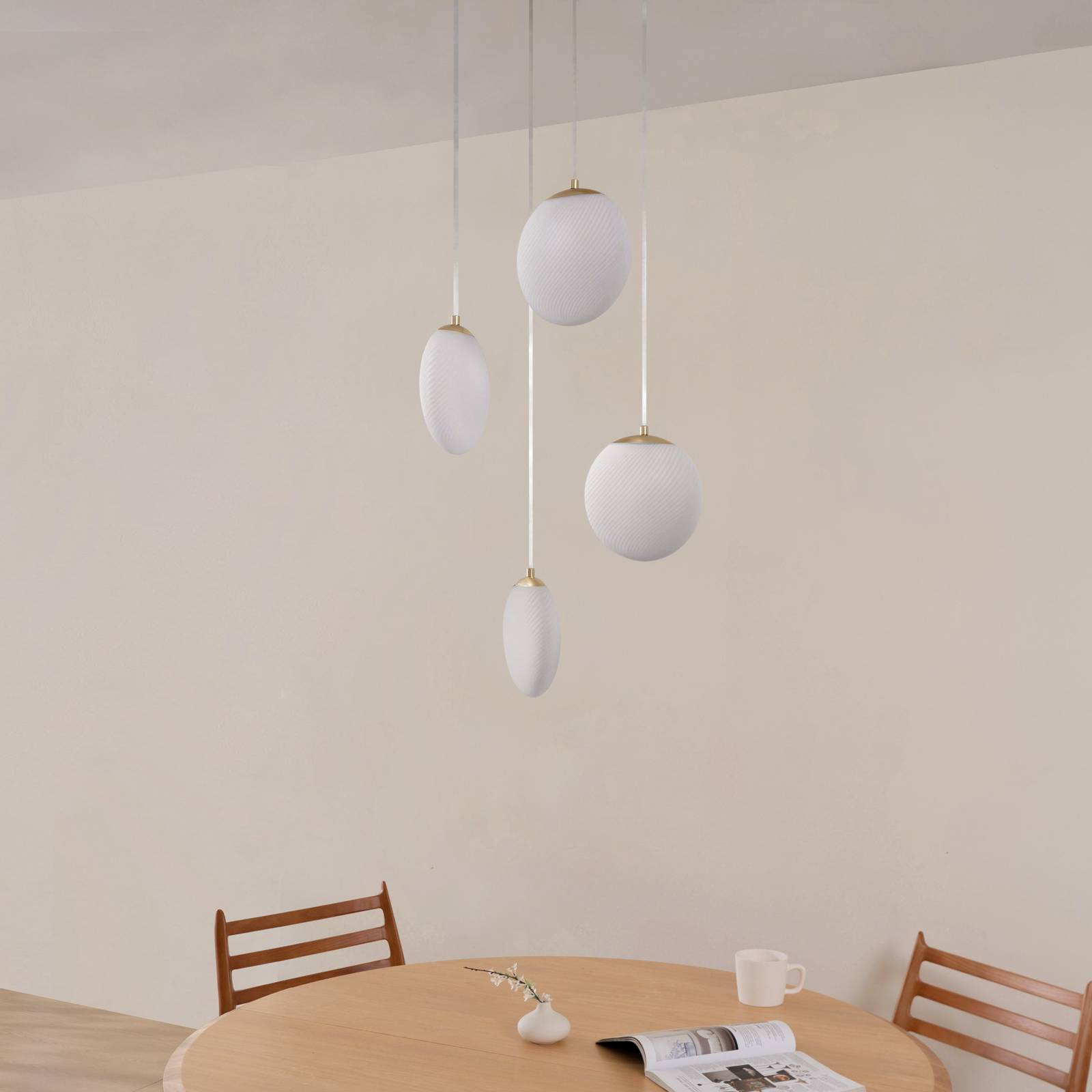Lampa wisząca Lucande Lunelle, biały/mosiądz, szkło, 4-punktowa, Ø 40 cm