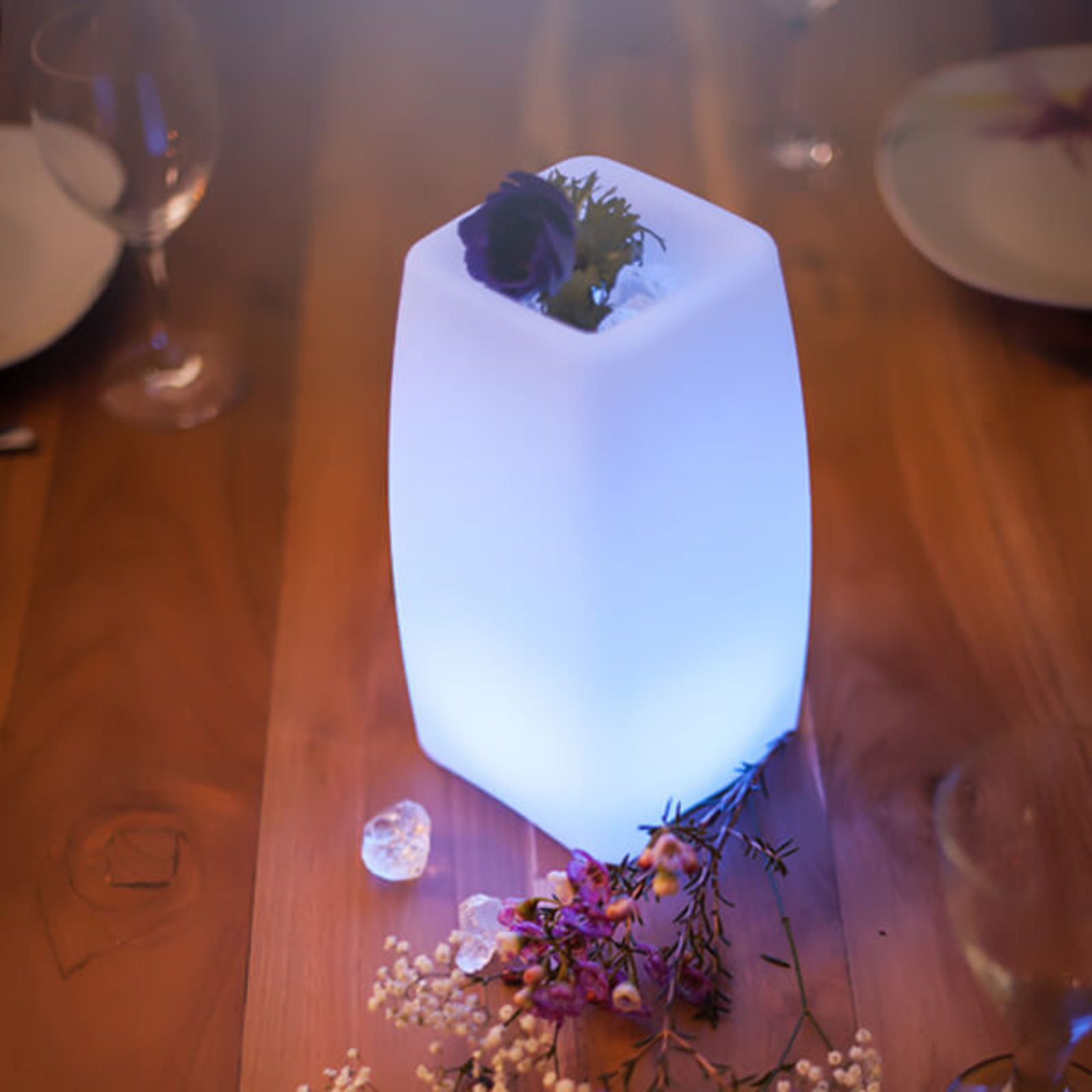 Lámpara de mesa LED Stele con batería recargable controlada por App