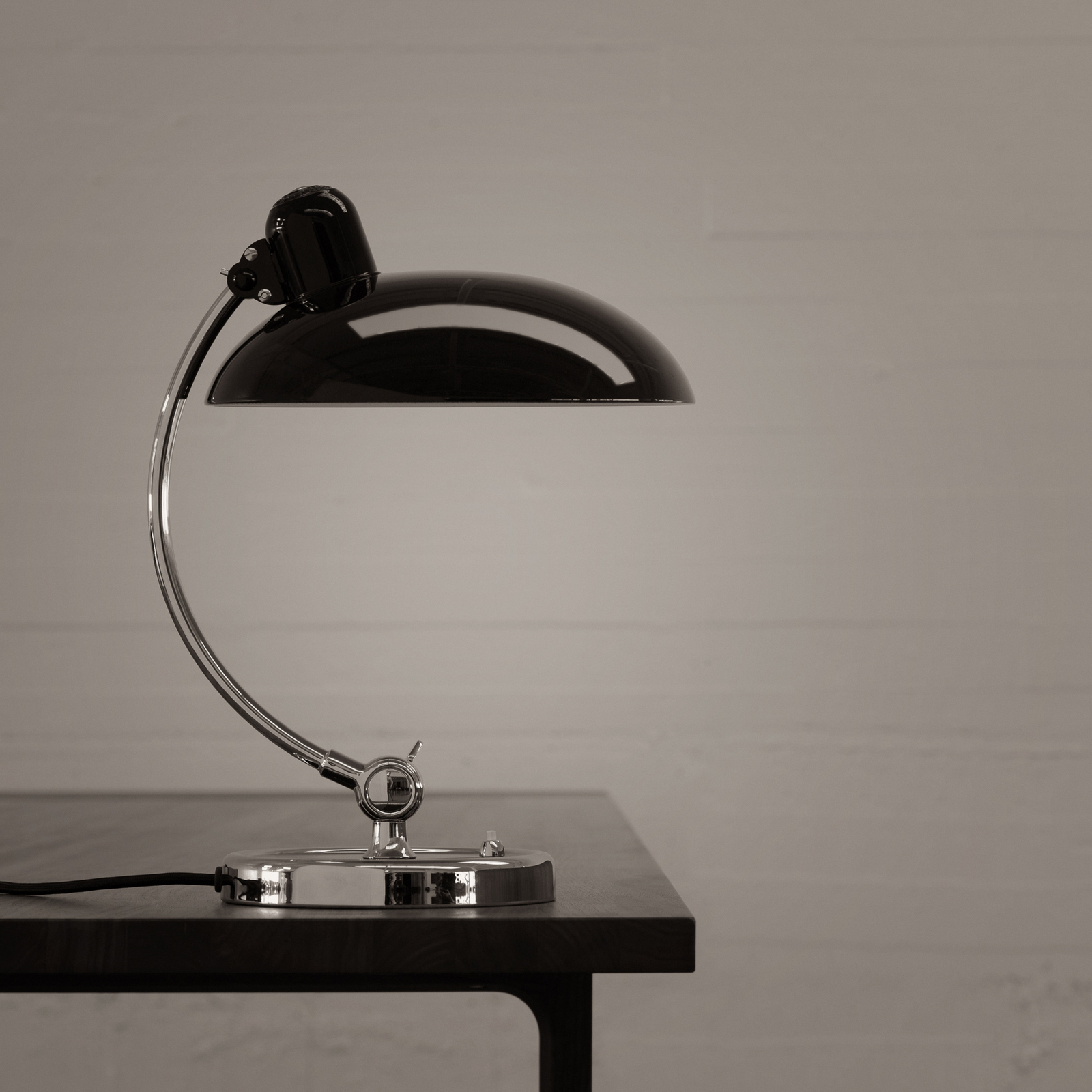 KAISER idell™ 6631-T Tischleuchte Schwarz - Fritz Hansen