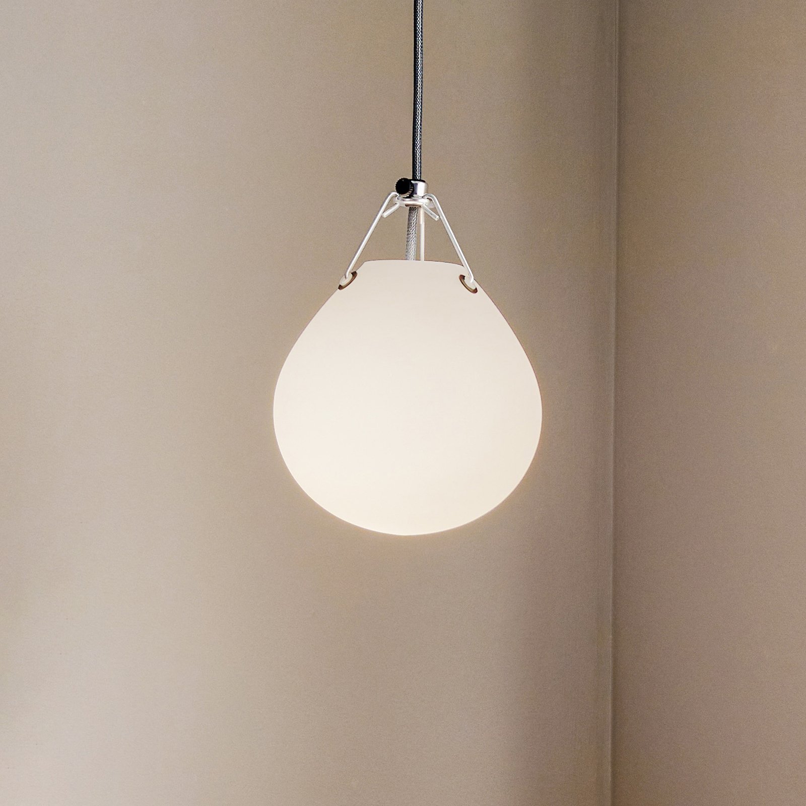 Moser Suspension Ø185 Matt White/Opal - Louis Poulsen