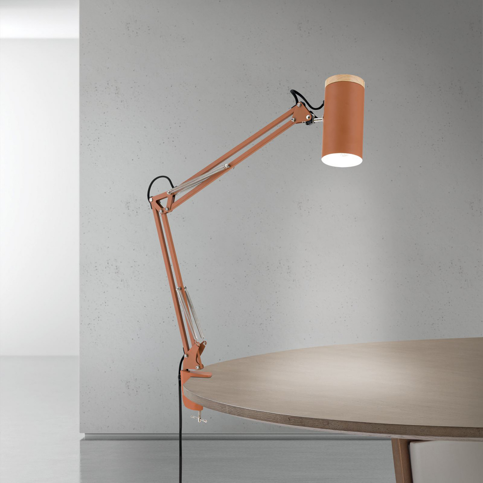 Bordlampe Gili, korallrød, klemme, stål, høyde 75 cm E27
