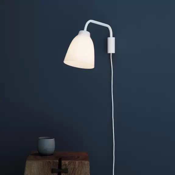 Lampenwelt FRITZ HANSEN Caravaggio Wandlampe Glas opal