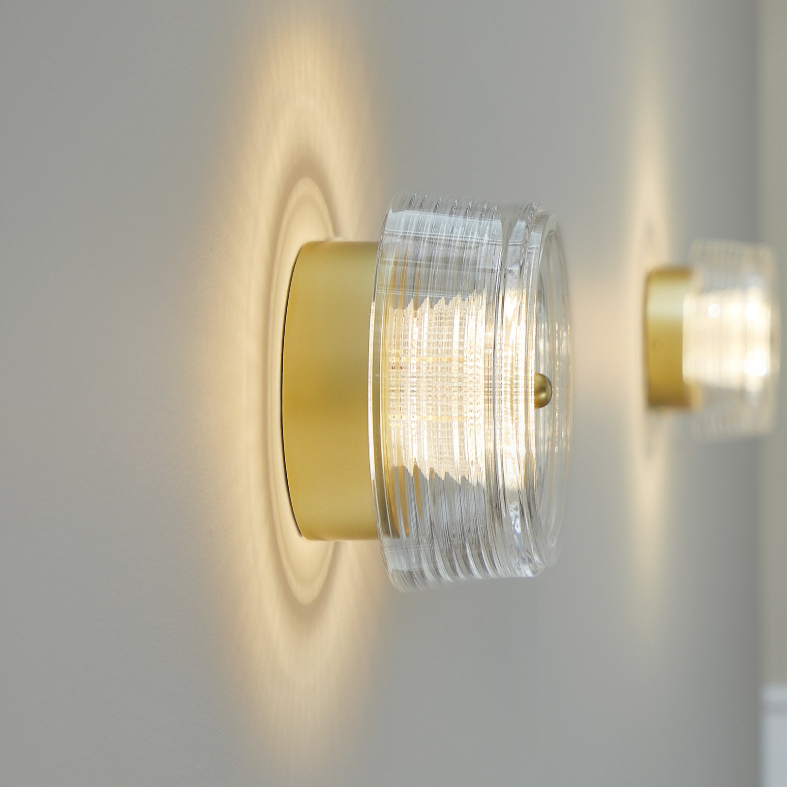 LOOM DESIGN LED wall lamp Glow gold-coloured/clear Ø 16 cm acrylic