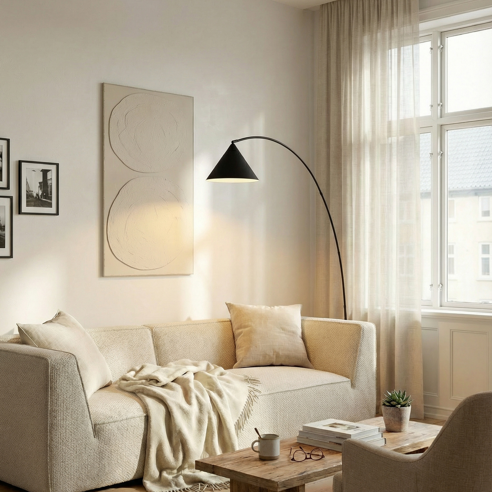 Lindby lokveida lampa Triangolo, melna, augstums 195 cm, metāls E27