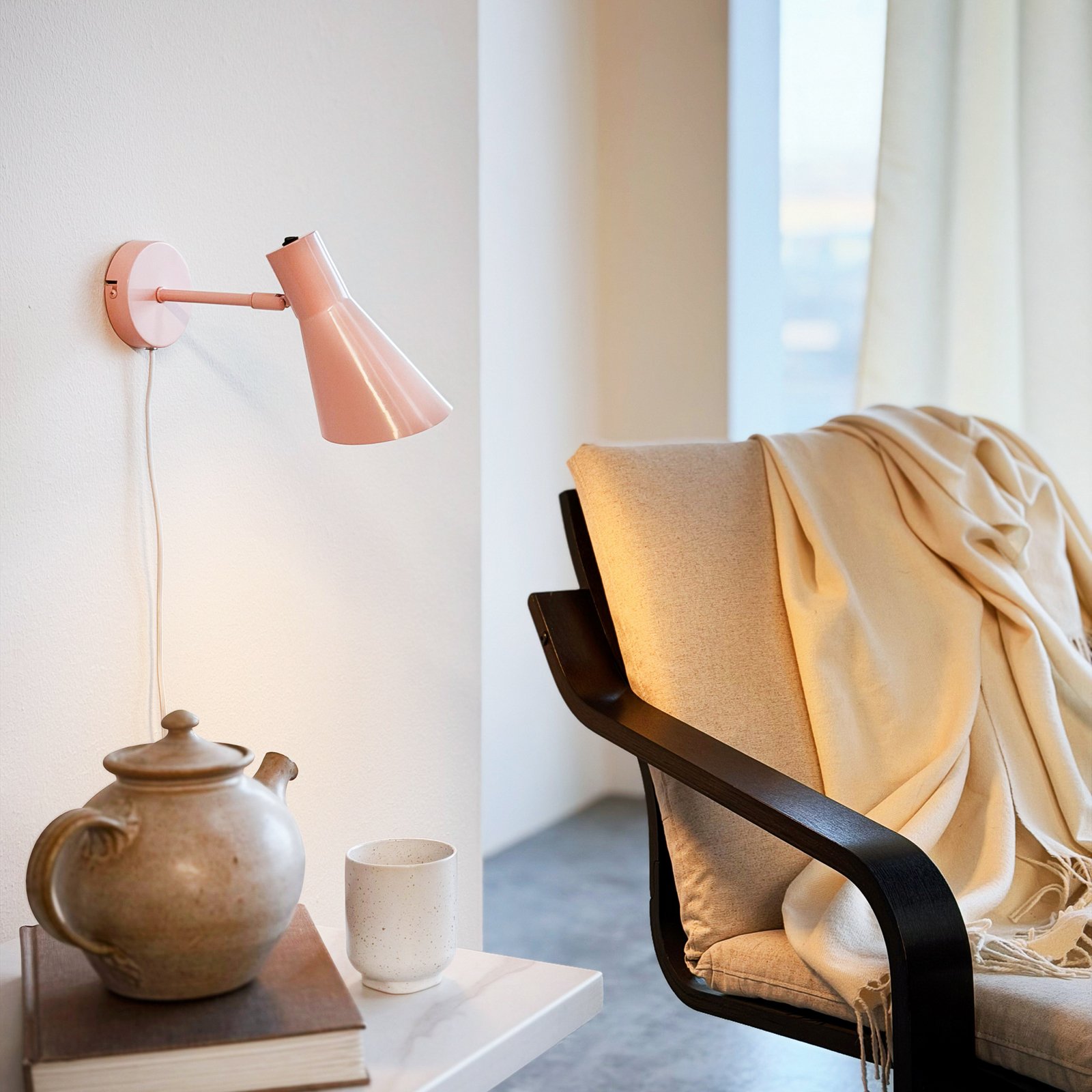 Dyberg Larsen Wandleuchte DL12, rosa, Kabel, E27, Metall Dyberg Larsen Wandleuchte DL12, rosa, Kabel, E27, Metall