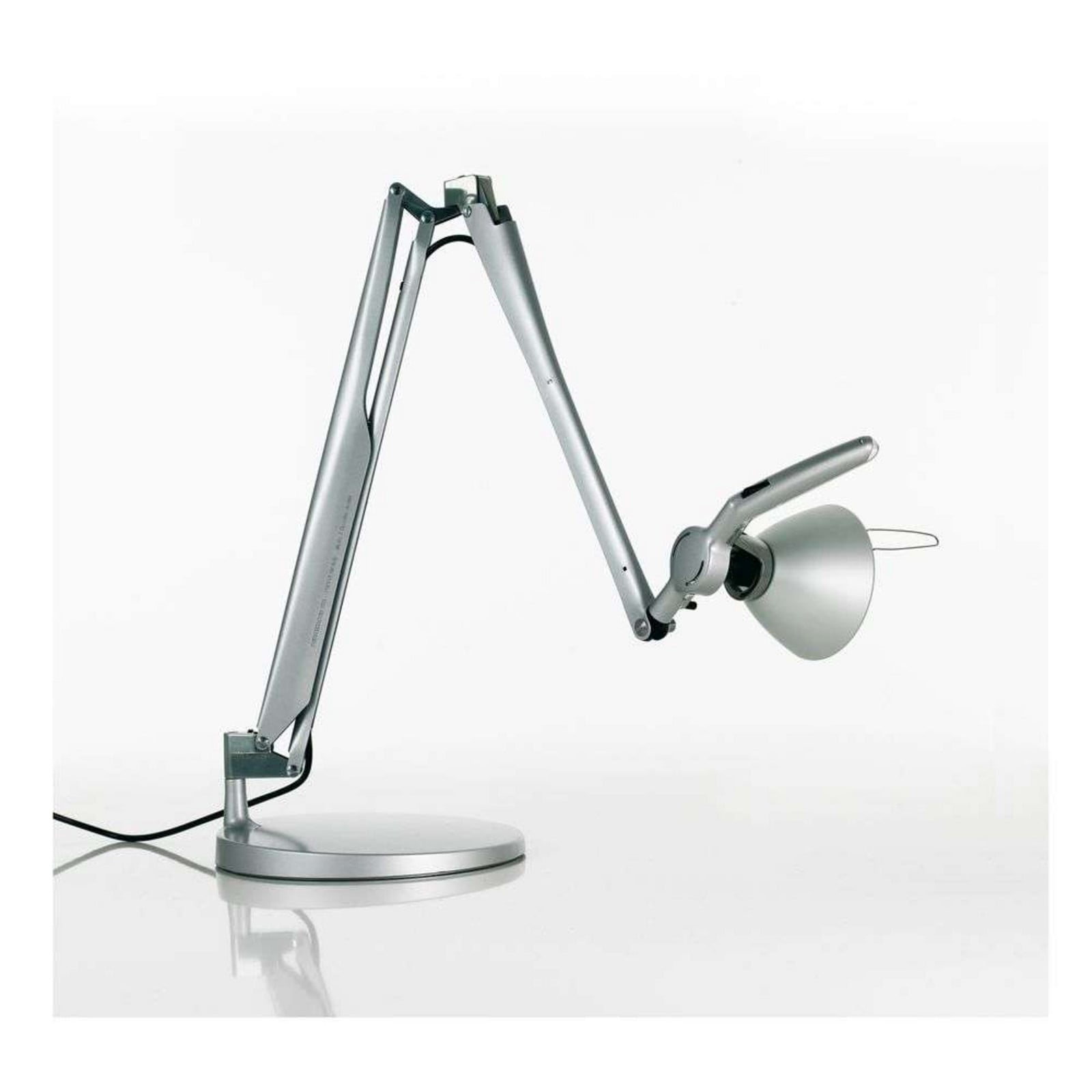 Fortebraccio bordslampa, med fot, metall, vridbar Luceplan - Arbetsrum / hemkontor | Produkter - Bordslampor | Lampspecialisterna