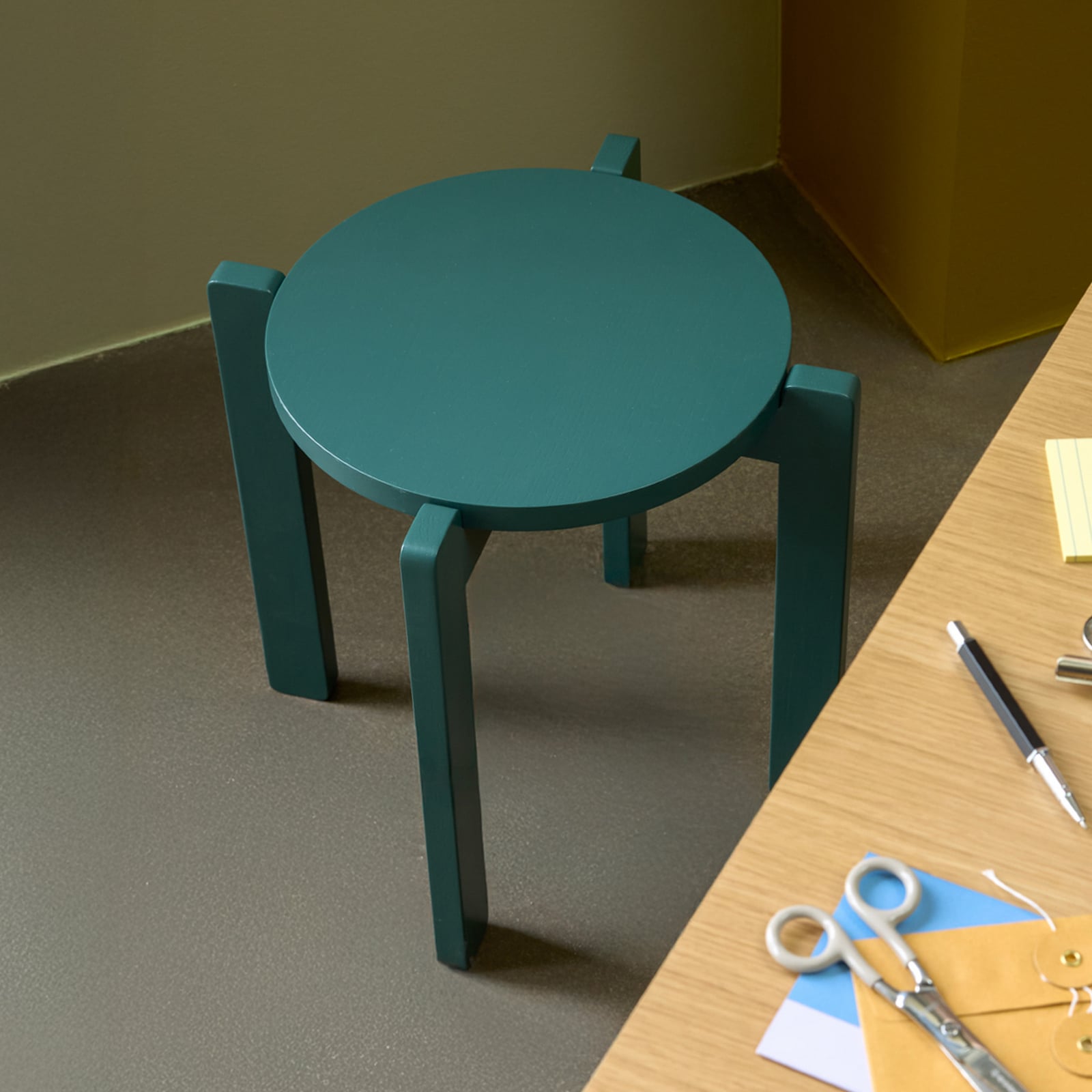 Sgabello Always color petrolio, altezza 42 cm - Hübsch