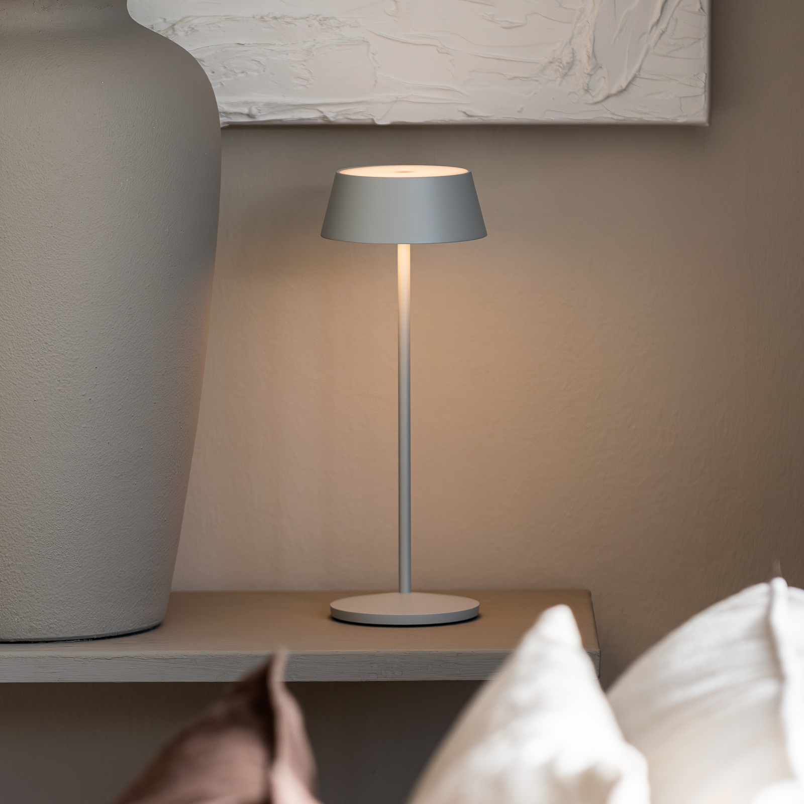 LED-akutoitel laualamp Menton, hall, kõrgus 27 cm, IP54, USB LED-akutoitel laualamp Menton, hall, kõrgus 27 cm, IP54, USB