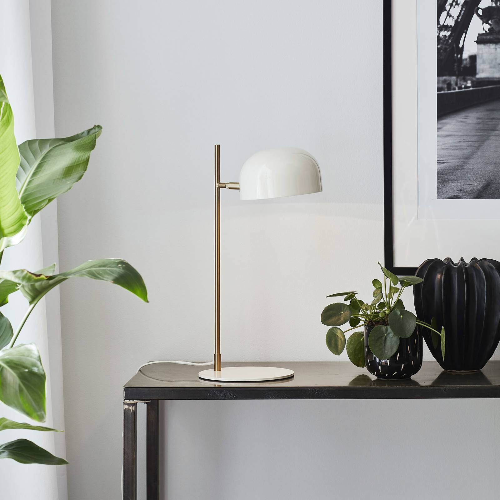 Pose table lamp, white/brass