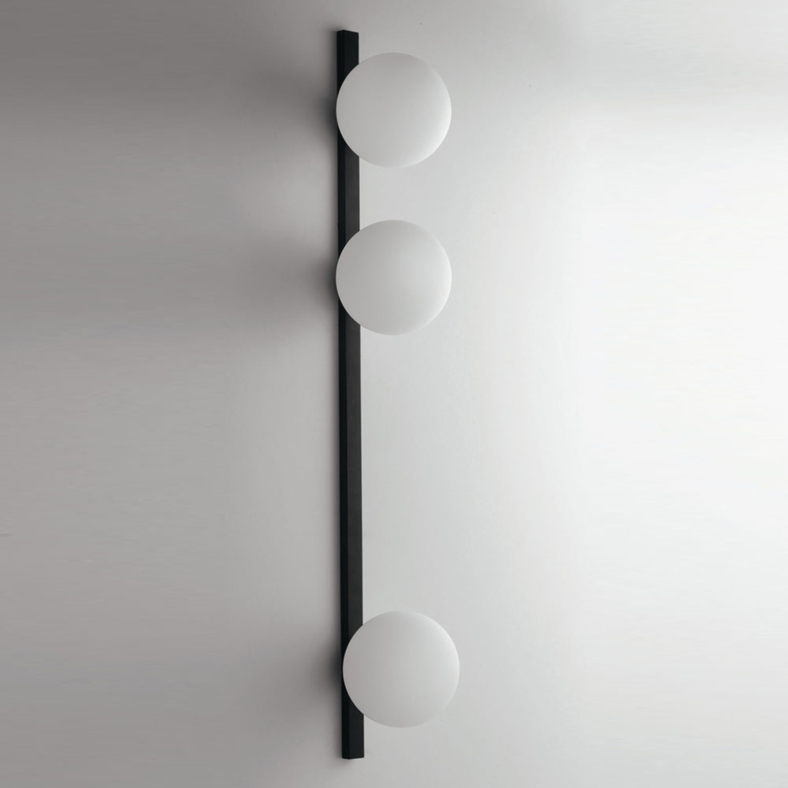 Aplique Enoire en blanco y negro, 3 luces