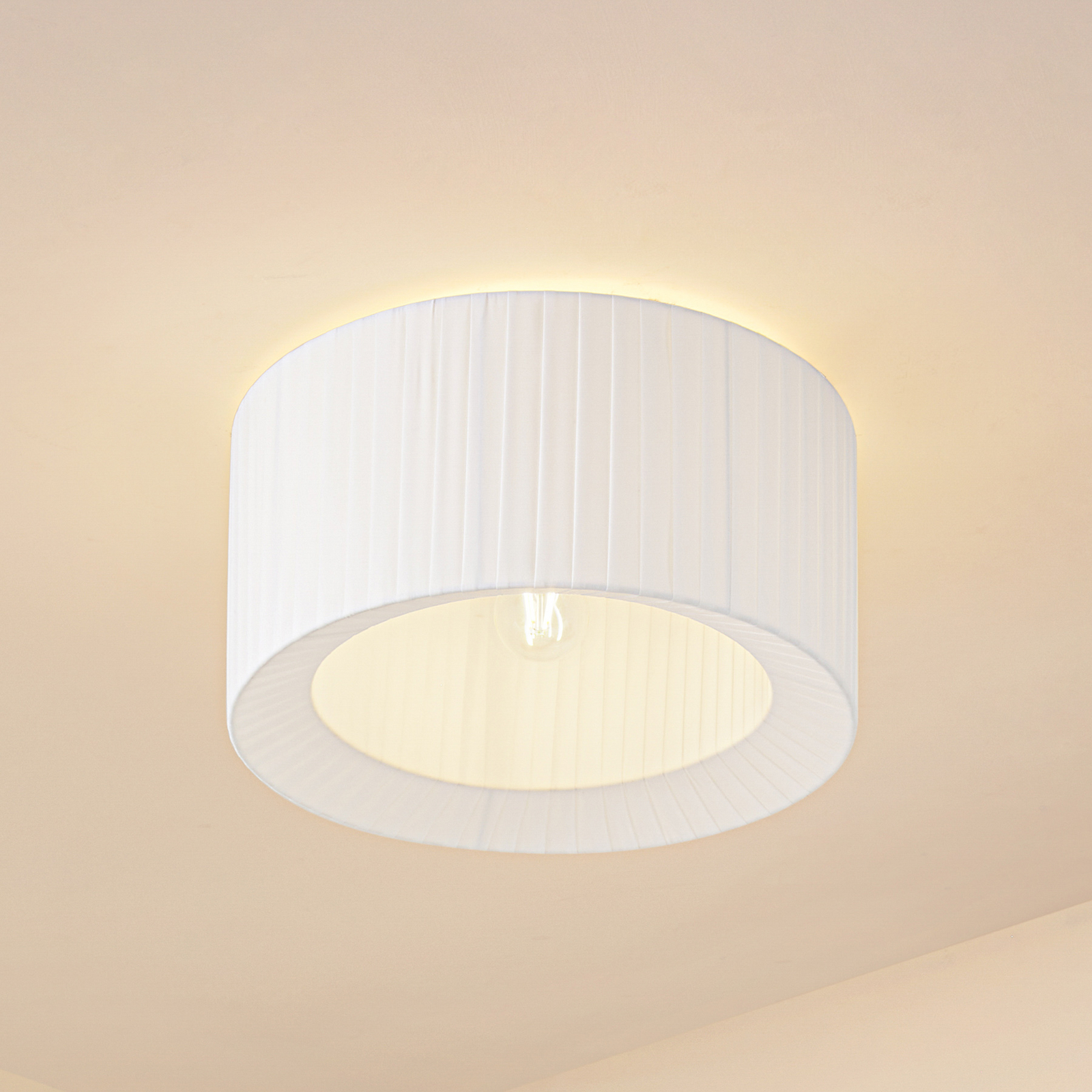 Lindby stropní světlo Virelle, bílé, textil, Ø 40 cm, E27