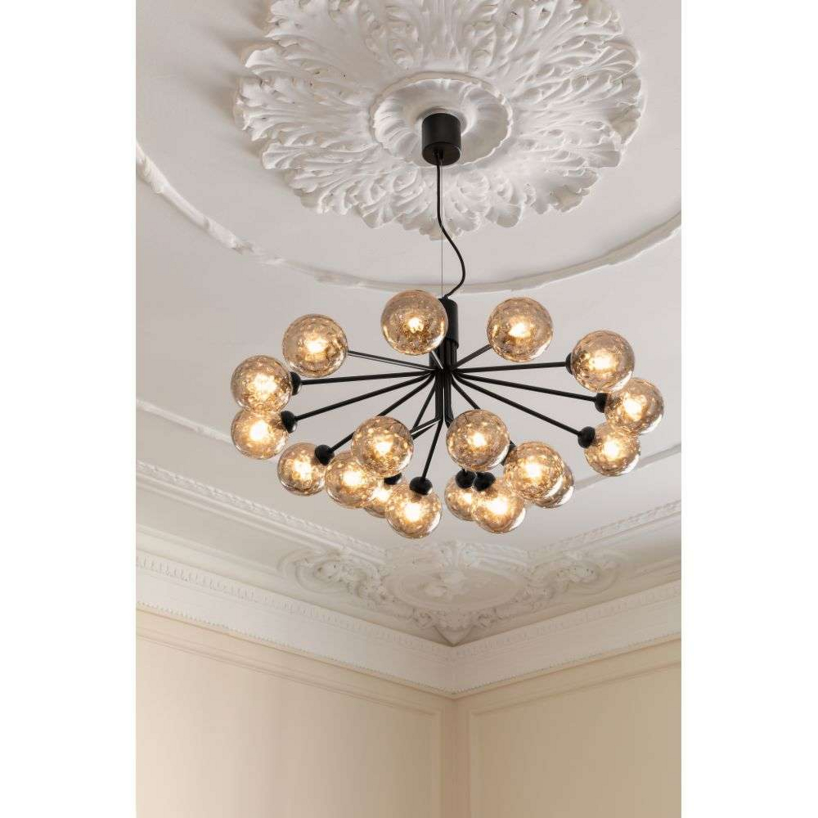 Apiales 18 Lustra Satin Melns/Optic Dūmi - Nuura Apiales 18 Lustra Satin Melns/Optic Dūmi - Nuura