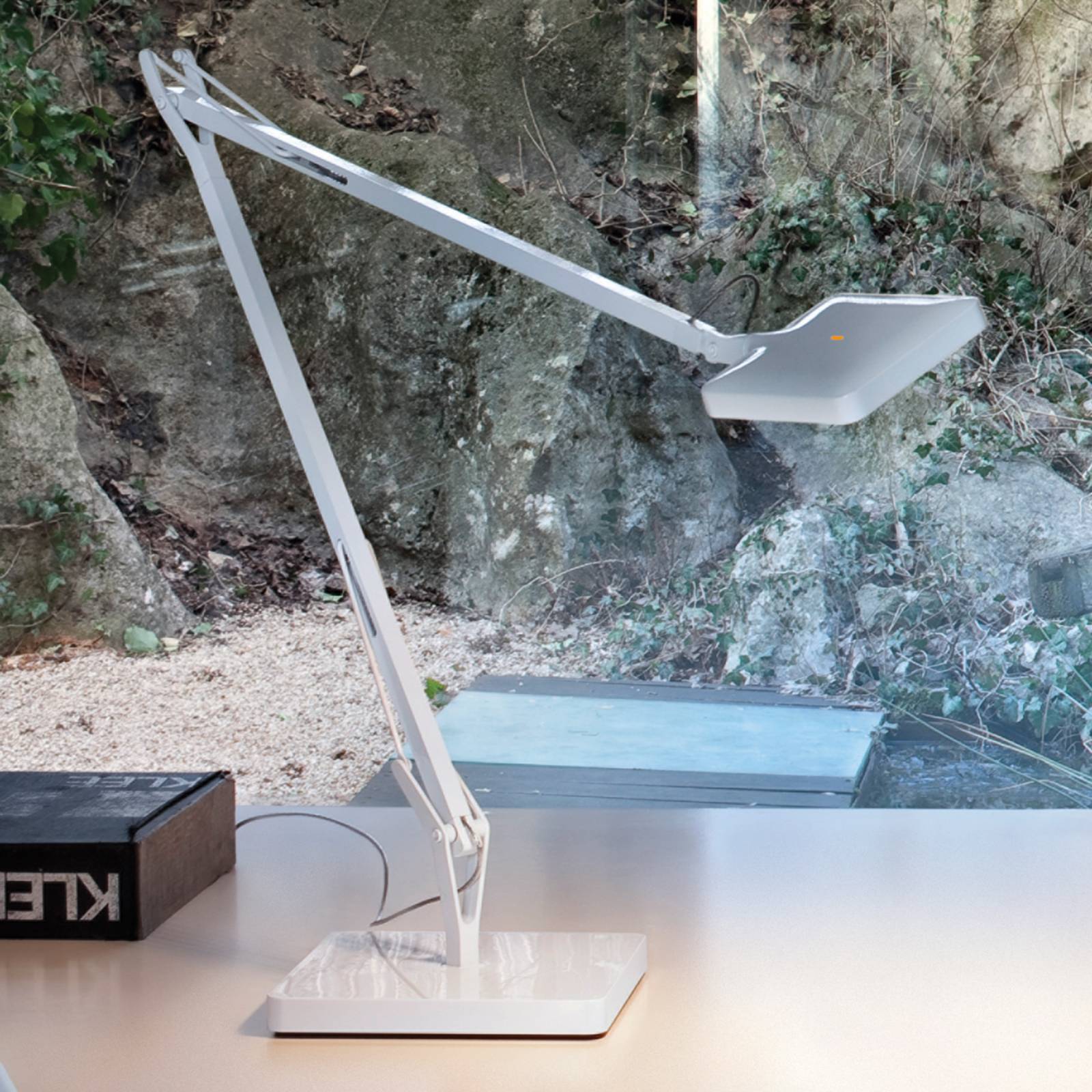 Flos White LED table lamp Kelvin Edge, for Workroom / Office, aluminium, 8 W, energy efficiency: A+, H: 88 cm