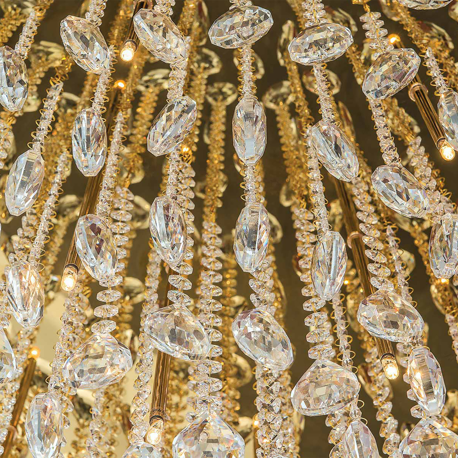Lámpara de techo Celeste con cristales K9, Ø75cm, dorado
