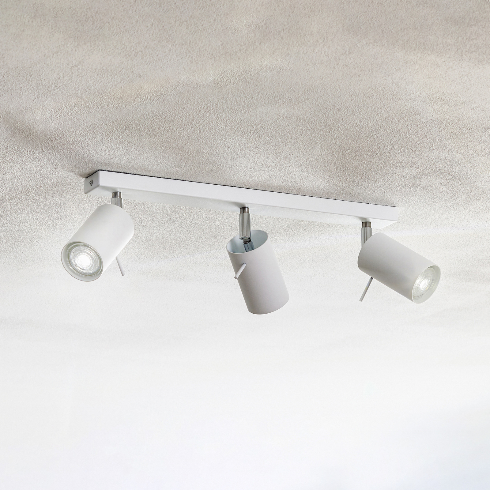 Round ceiling spotlight, white, 3-bulb, linear