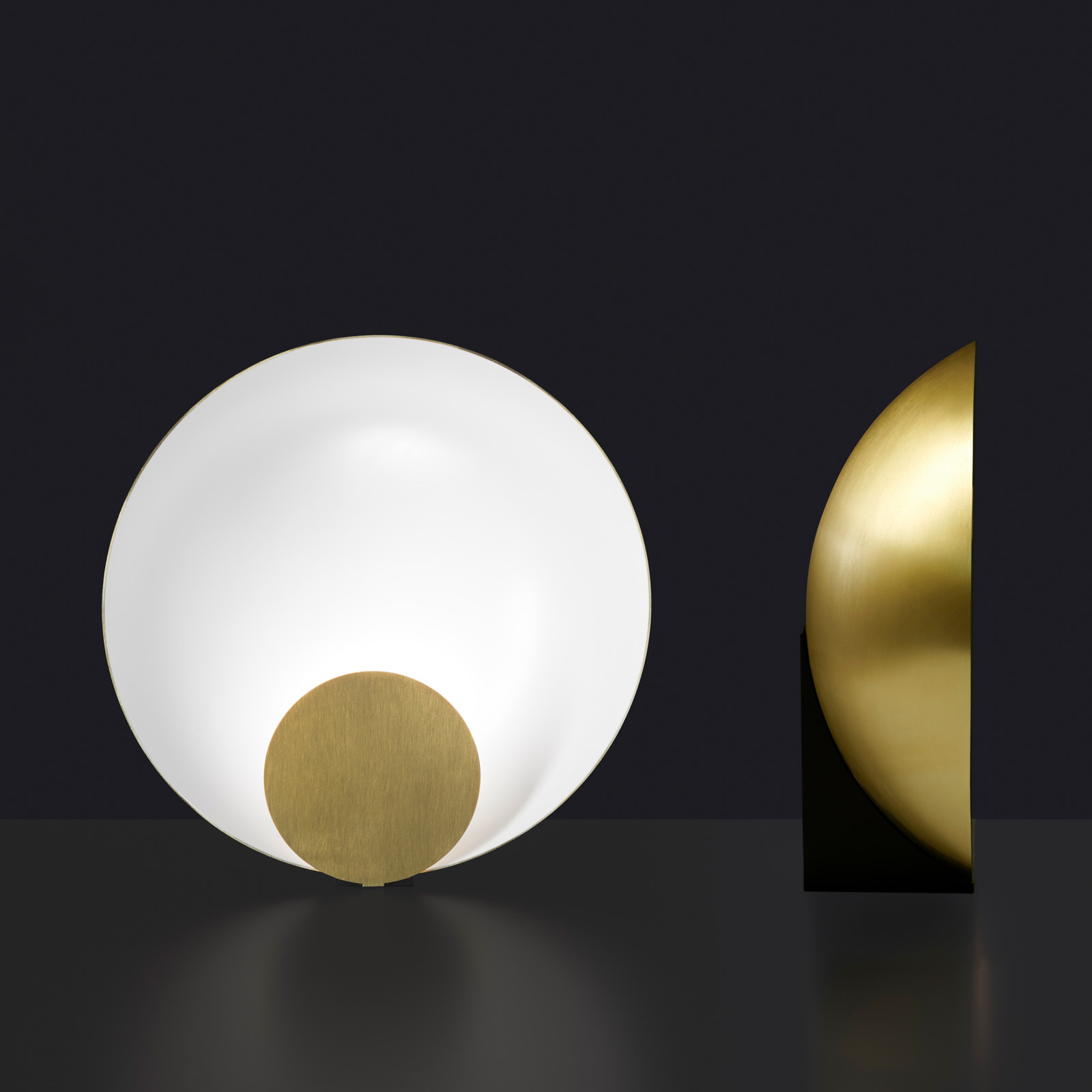 Oluce Siro LED-bordlampe, kan dæmpes, Ø 34 cm guld